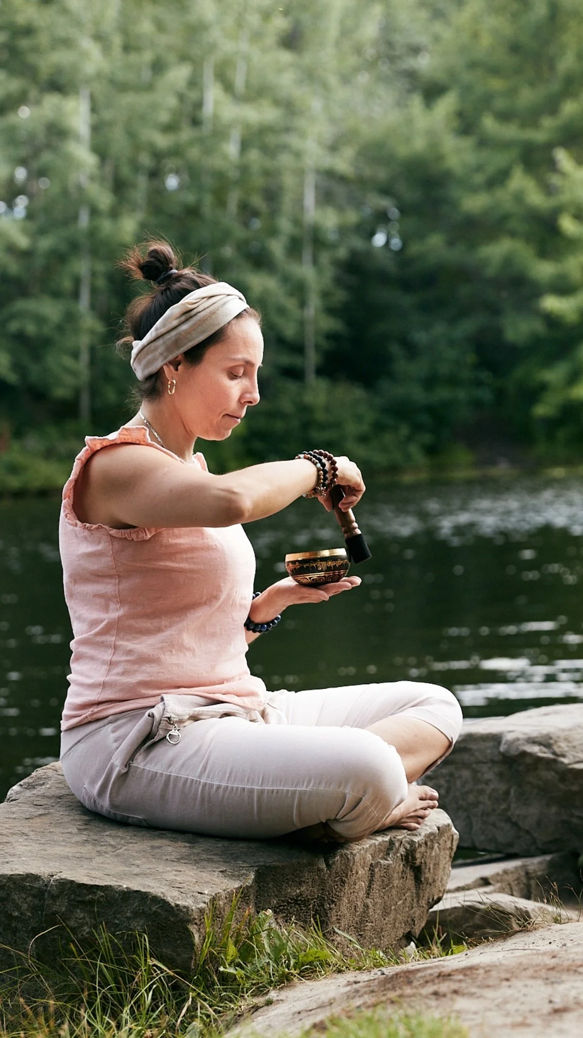 Sound healing session with singing bowl at Reiki Azul in Saint-Hubert, South Shore of Montreal.
