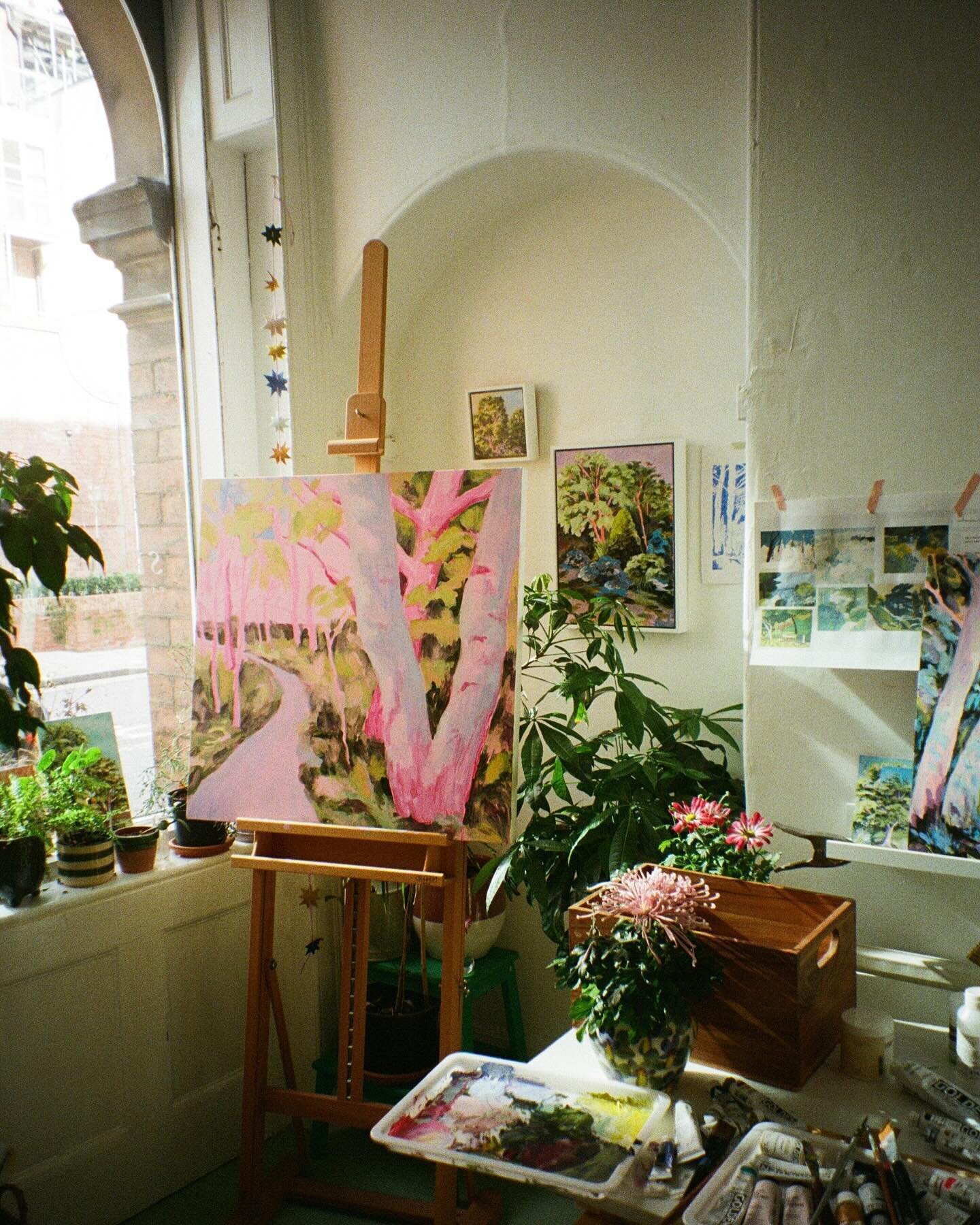 The studio on 35mm film , some works in progress &amp; snippets of sunshine 🌞🌟💫

@airestreetworkshops @stillstudio_leeds

🎞️ Film developed and scanned of course by @takeiteasylab 

#studioviews_daily #studioview #artiststudio #artstudio #contemp