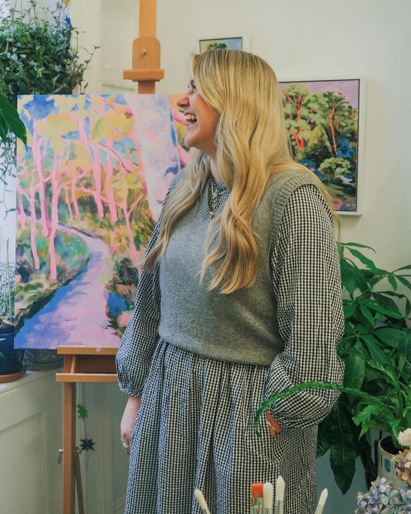 A couple of weeks ago I had a really fun day having some lovely photos taken in my studio 🌸🌱💗 

📷 shots by the best @g.cook 
🖼️ @stillstudio_leeds @airestreetworkshops 

#artiststudio #studioshoot #britishartist #emergingartist #leedsart #studio