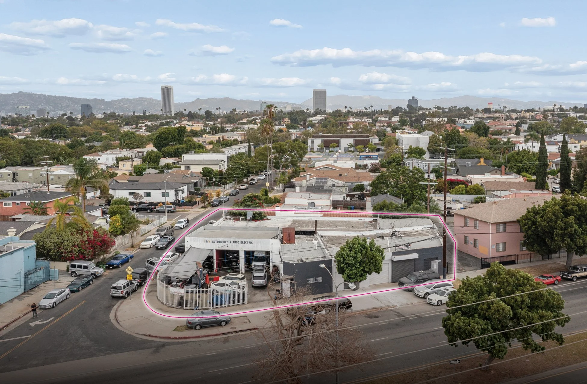 FOR SALE
5363 Venice Blvd, Los Angeles
Owner-User | Investment Automotive Property