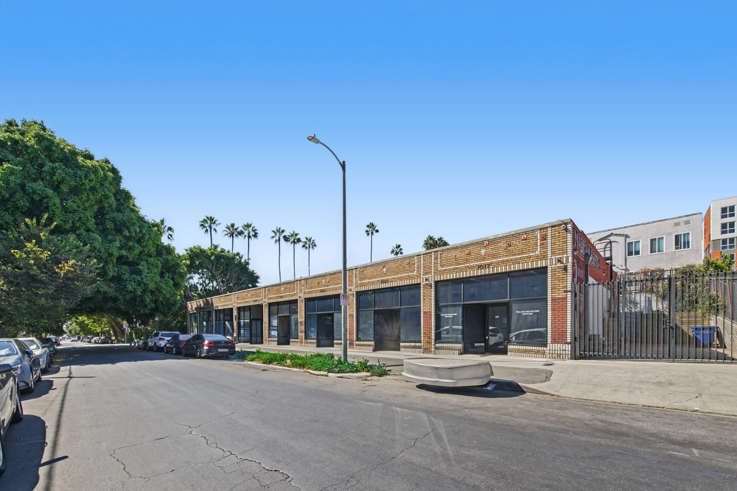 FOR LEASE
1005 N Madison Ave, Los Angeles
Boutique Retail | Showroom | Creative Office