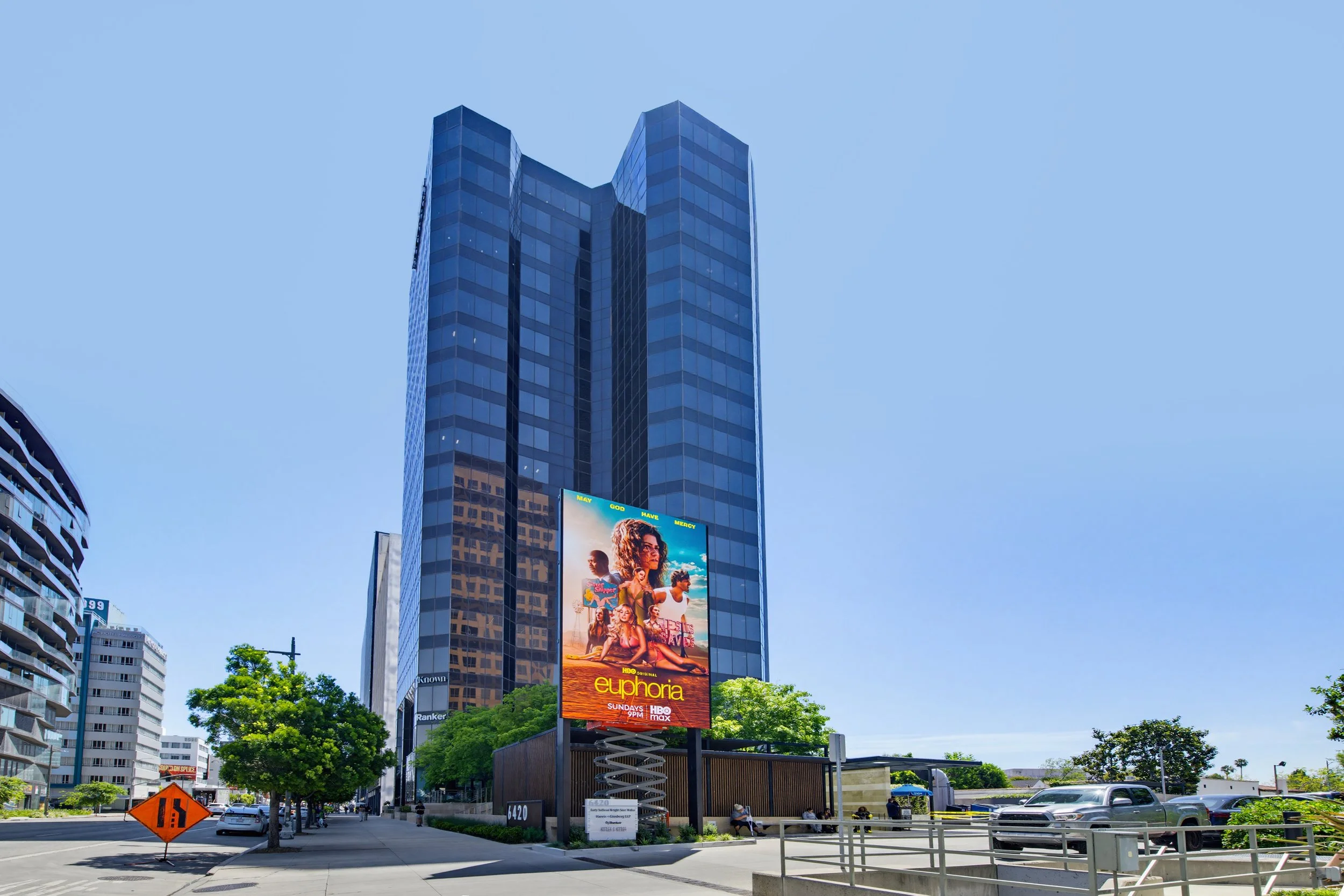 FOR LEASE
6420 Wilshire Blvd, Miracle Mile
Newly Renovated+Modern Offices By LACMA