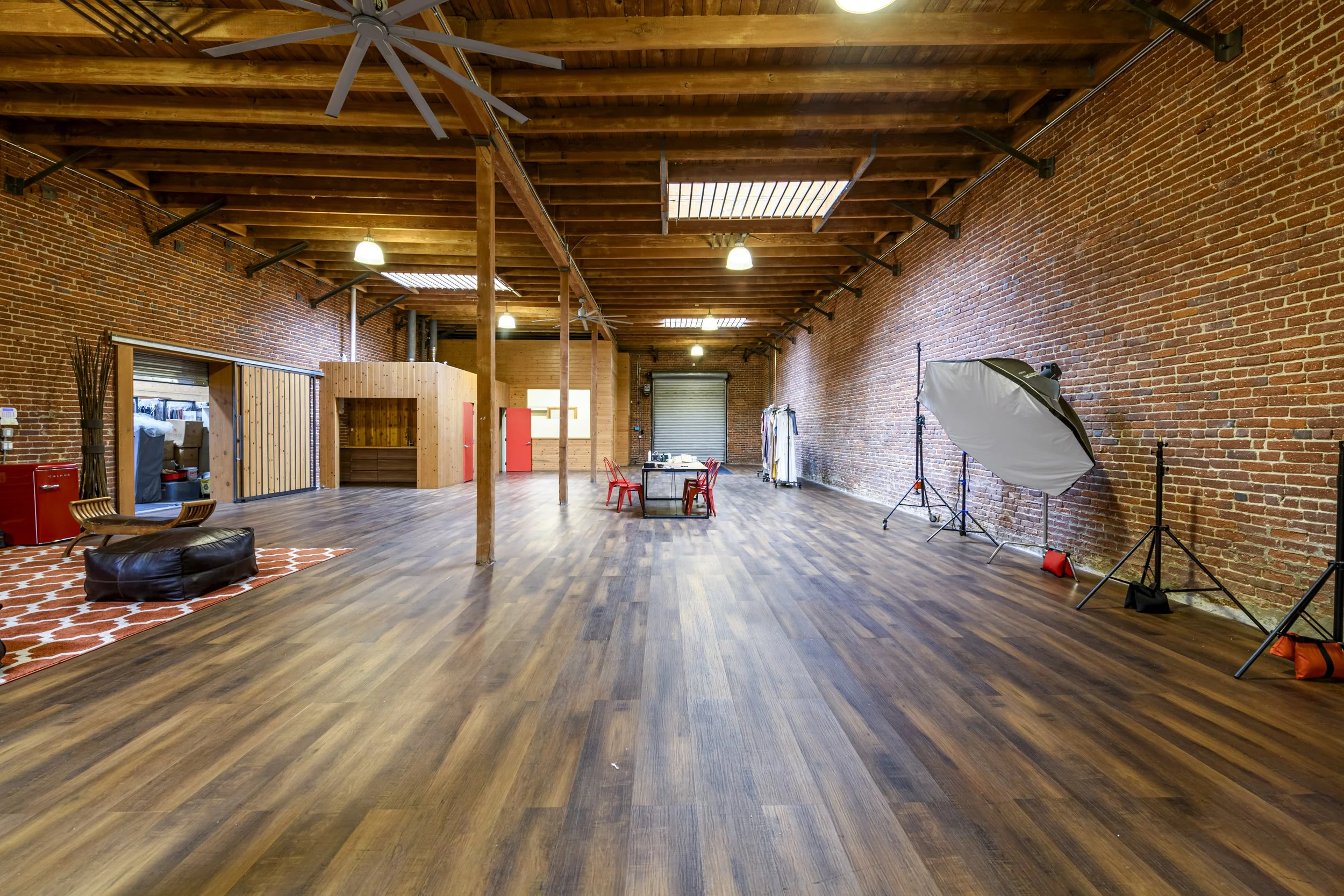 FOR LEASE
2448 E 8th Street, DTLA
Retail / Showroom / Creative HQ