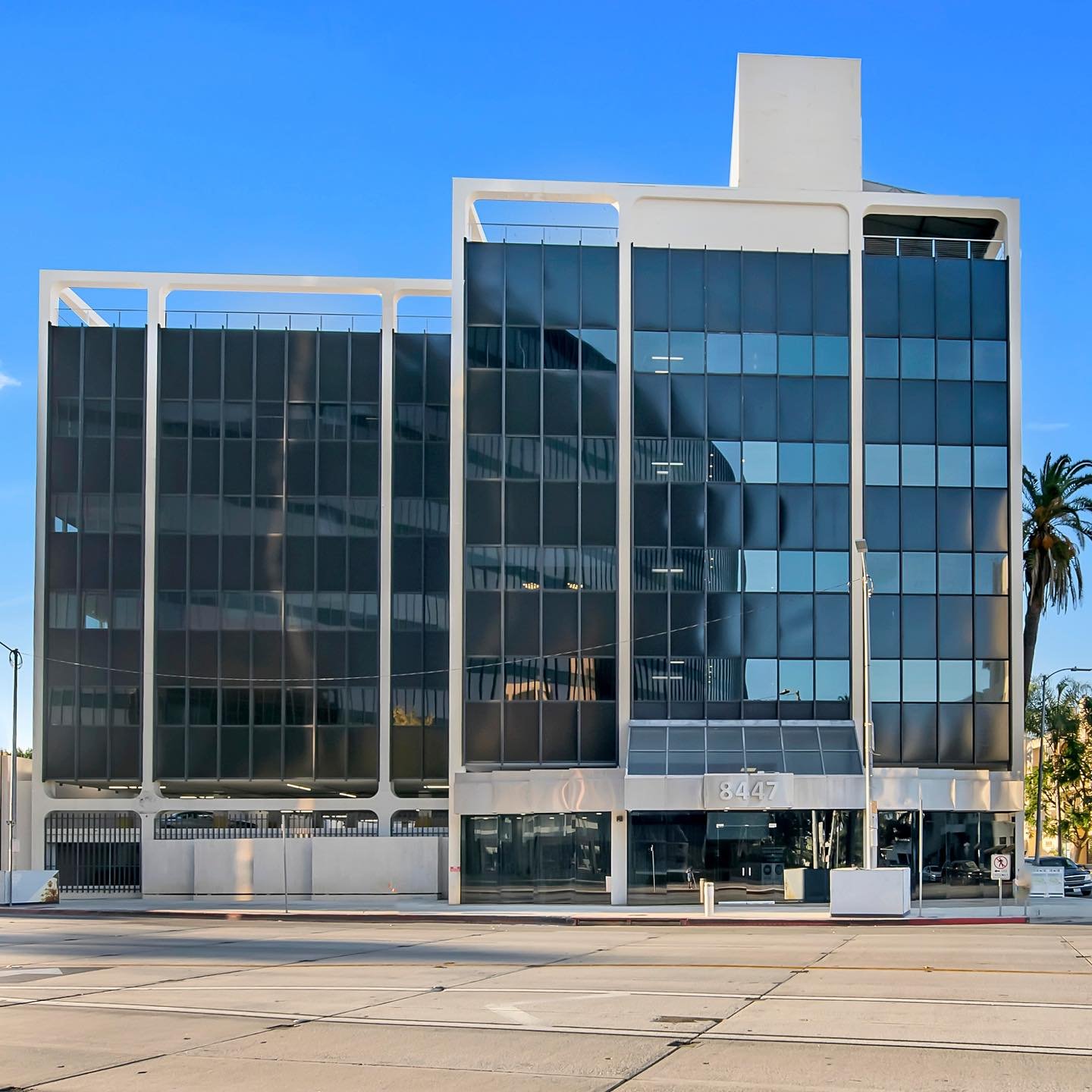 FOR LEASE: Creative Office suite available in Class A Beverly Hills building.
📍8447 Wilshire Blvd, Suite 100 Beverly Hills

Size: 2,250-4,172 SF (divisible) 
Term: Negotiable
Parking:$149 Unreserved $195 Reserved 

@jakezacuto 
@leor_s_b 
@johnlogan