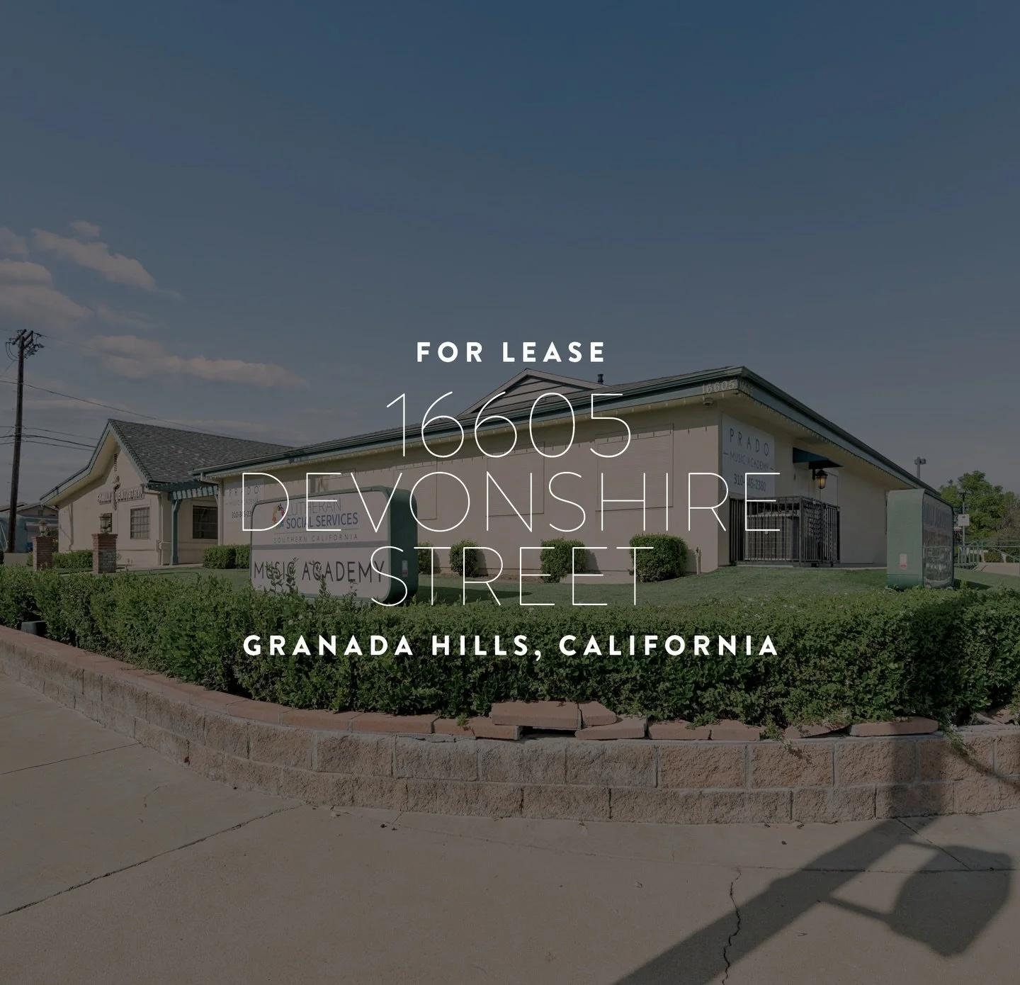 High-visibility corner office with signage in Granada Hills📍16605 Devonshire Street

&bull; 1,800 SF &bull; 2 in-suite restrooms &bull; Corner location &bull; Gated lot + parking available

- Light-filled, newly updated space
- Highly functional lay