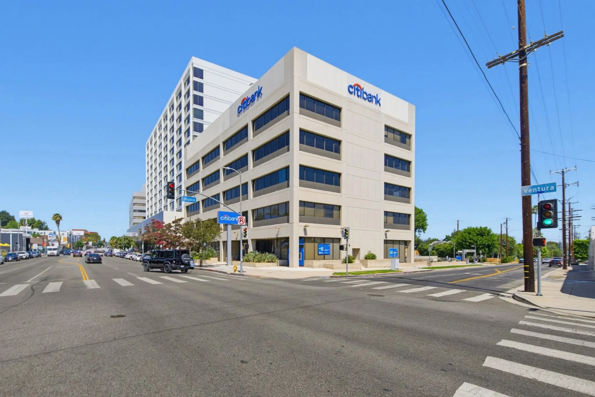 FOR SALE
16601 Ventura Blvd, Encino
Absolute NNN Ground Lease with CitiBank