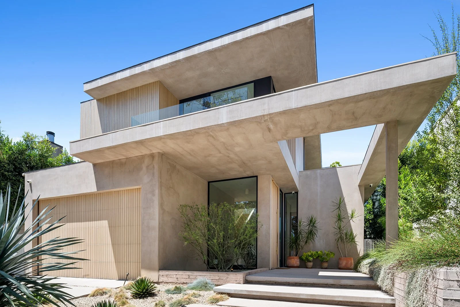 FOR SALE
513 N Martel Ave, Los Angeles
5 Bed + 5.5 Bath Architectural Residence