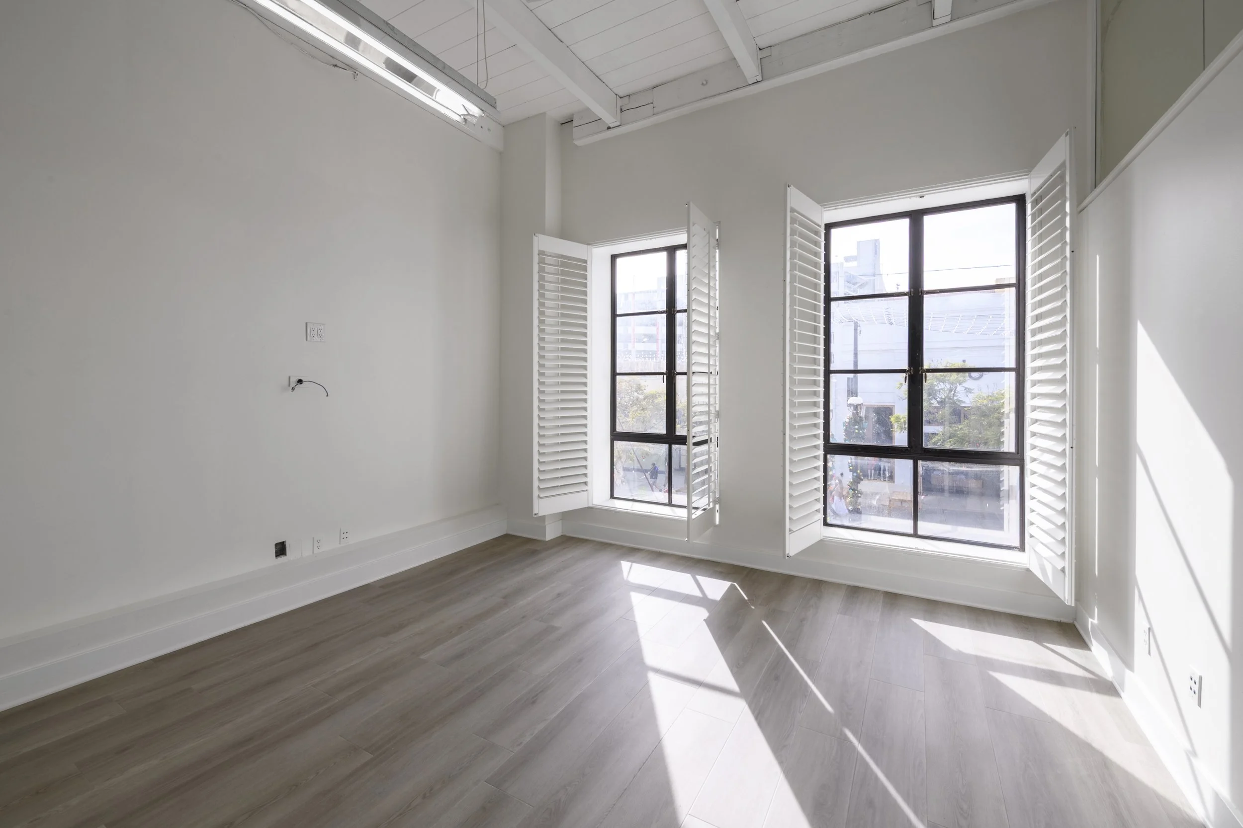 FOR LEASE
1427 3rd Street Promenade, Santa Monica
2nd Fl Offices with Rare On-site Parking