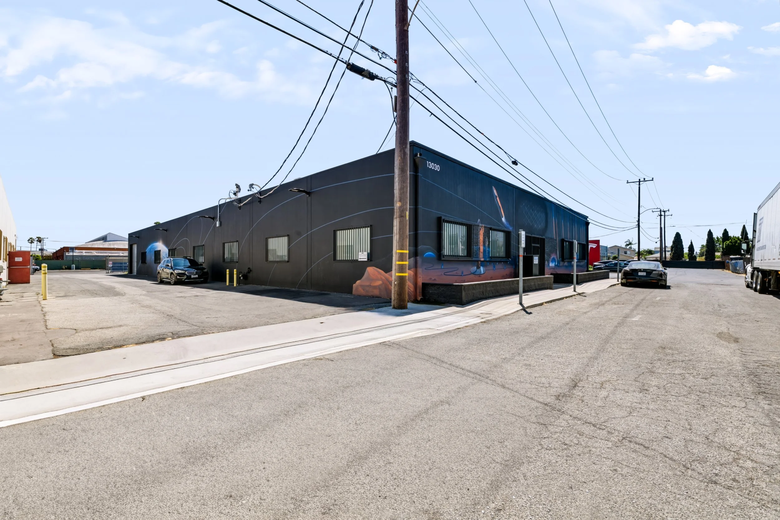 FOR LEASE
13030 Cerise Ave, Hawthorne
Sublease | Creative Office/Warehouse 