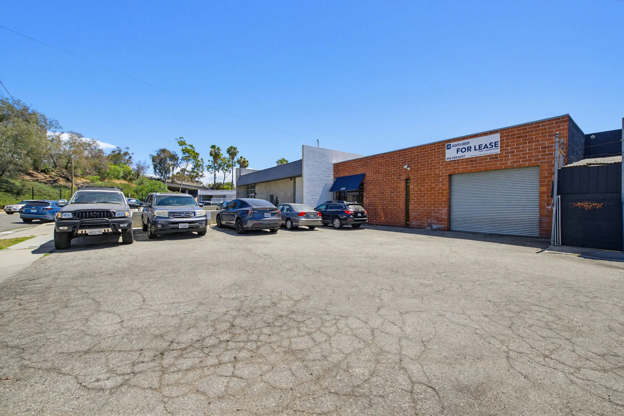 FOR LEASE
3380 Livonia Ave, Los Angeles
Office | Creative | Industrial | Flex