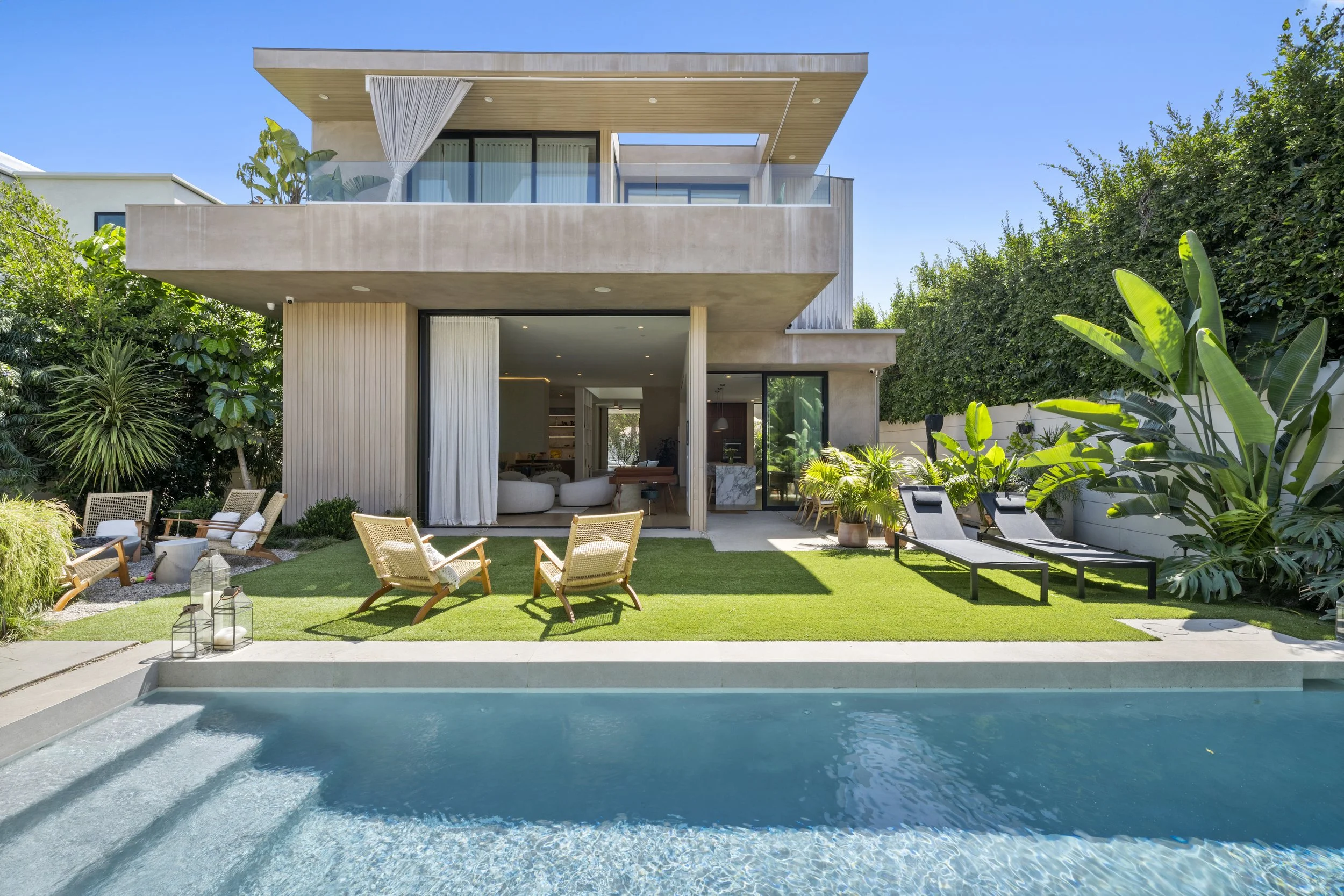 FOR SALE
513 N Martel Ave, Los Angeles
5B / 5.5 Bath | 4,409 SF Architectural Residence