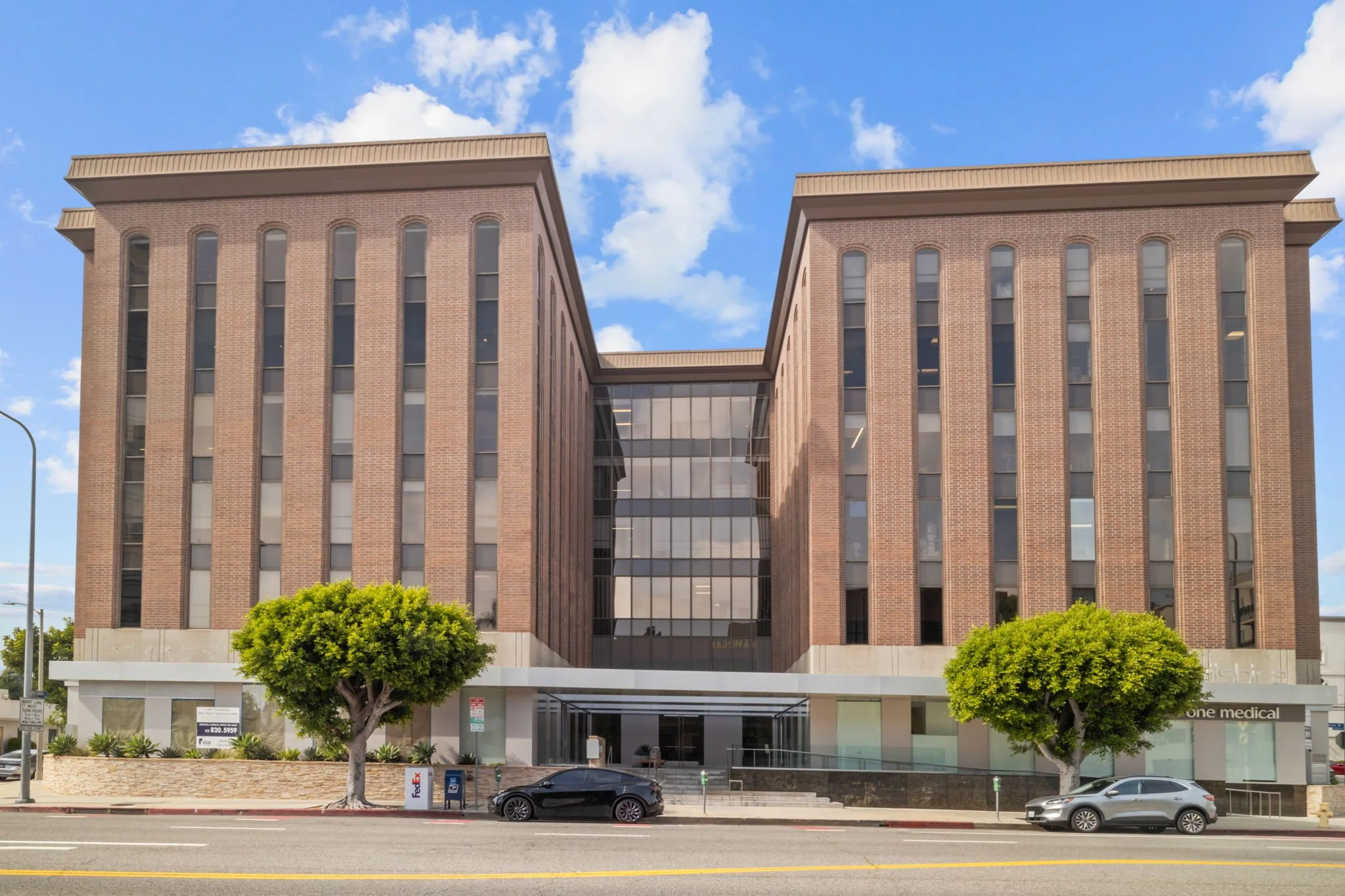 FOR LEASE
12301 Wilshire Blvd, Los Angeles
High Design Shared Office Sublease