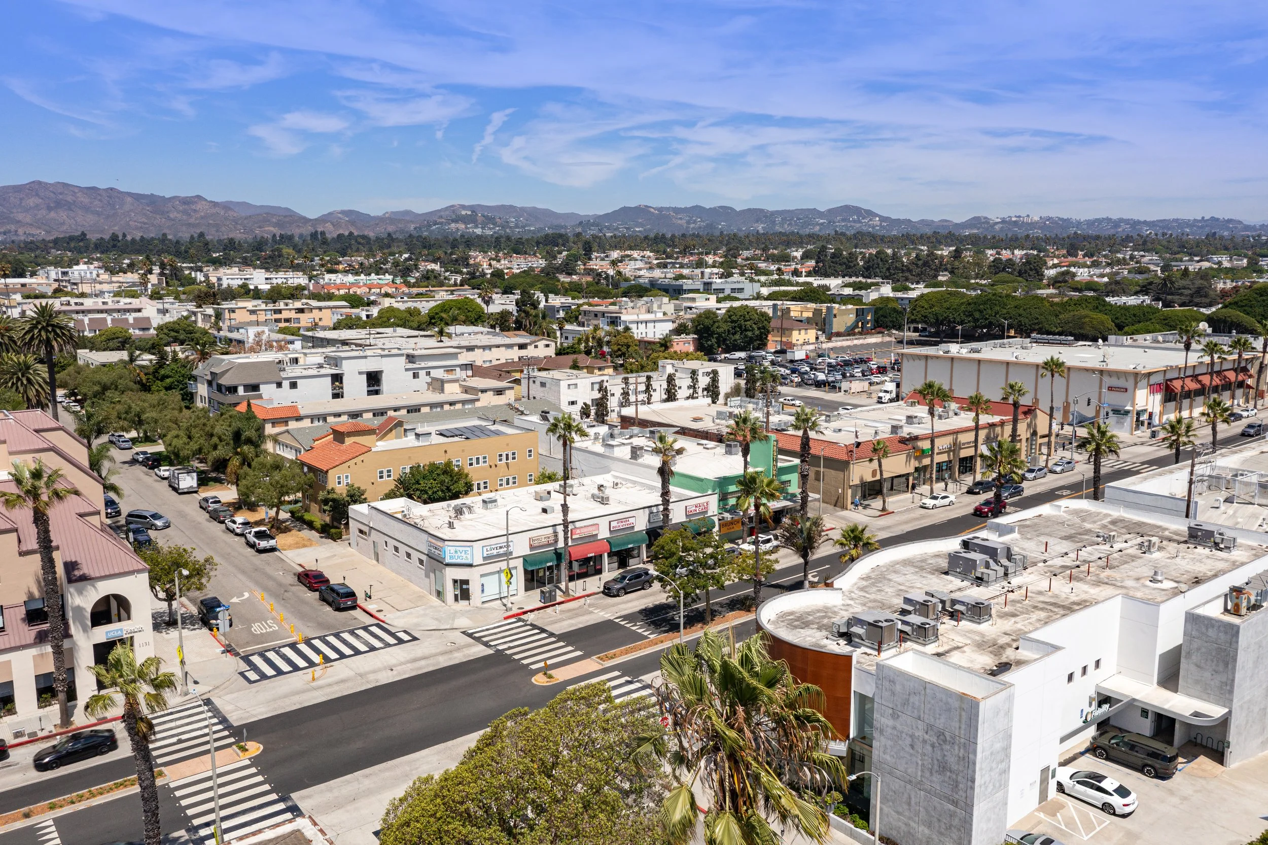 FOR SALE
1201 Wilshire Blvd, Santa Monica
Prime Corner Retail Collection