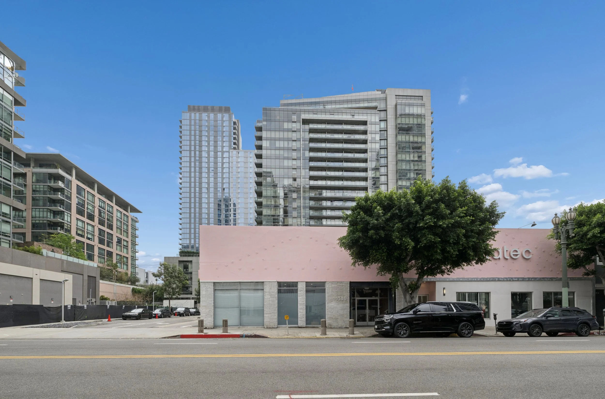FOR LEASE
1140 S Hope St, Los Angeles
Creative Office/Warehouse Near LA LIVE