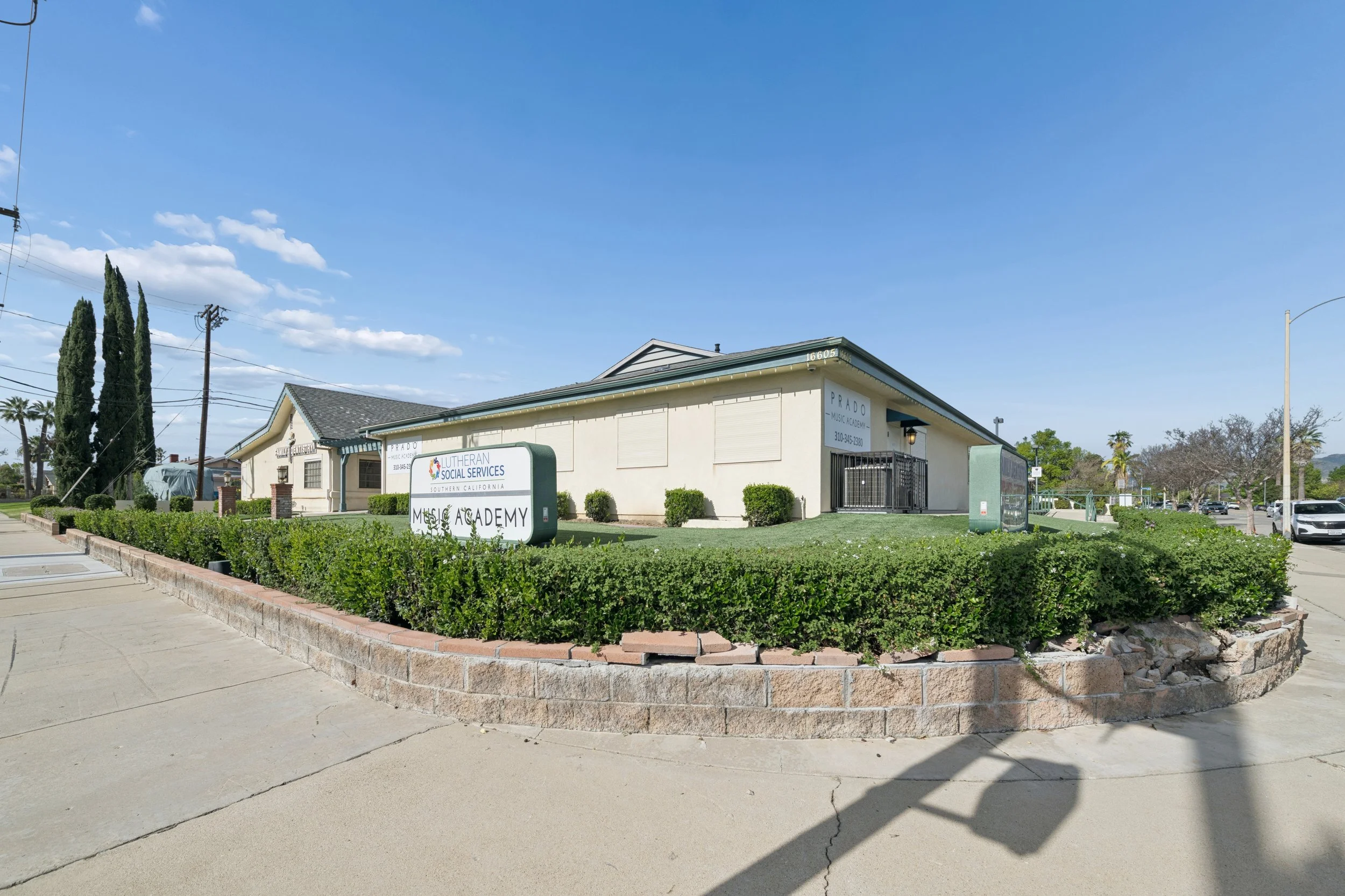 FOR LEASE
16605 Devonshire St, Granada Hills
1,800 SF Professional Services Office Space