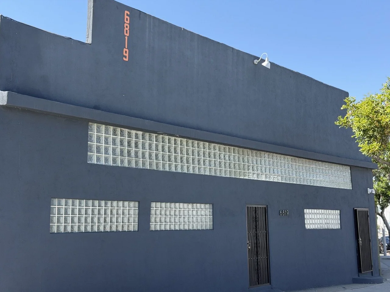 FOR LEASE
6819 West Blvd, Inglewood 
100% HVAC Creative | Flex Building