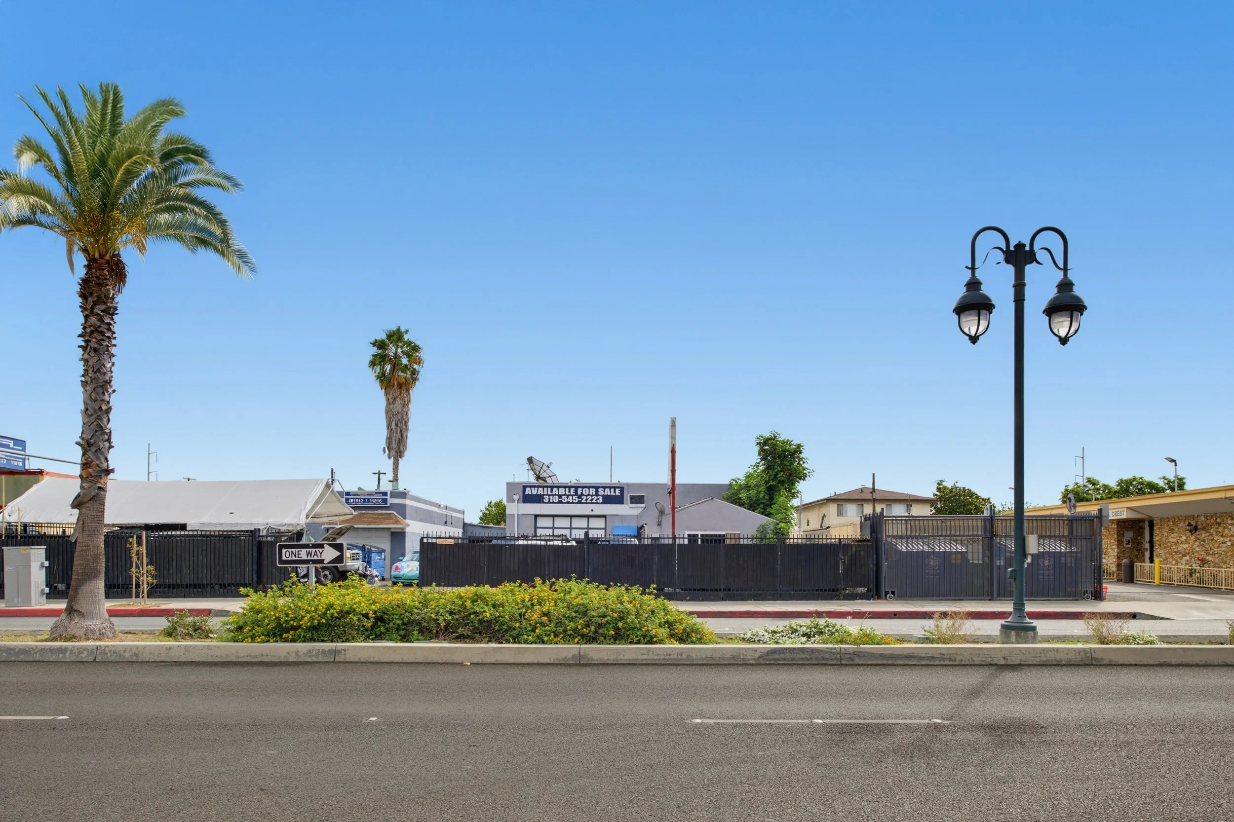 FOR SALE
11812 Inglewood Ave, Inglewood
Double Lot Auto Repair