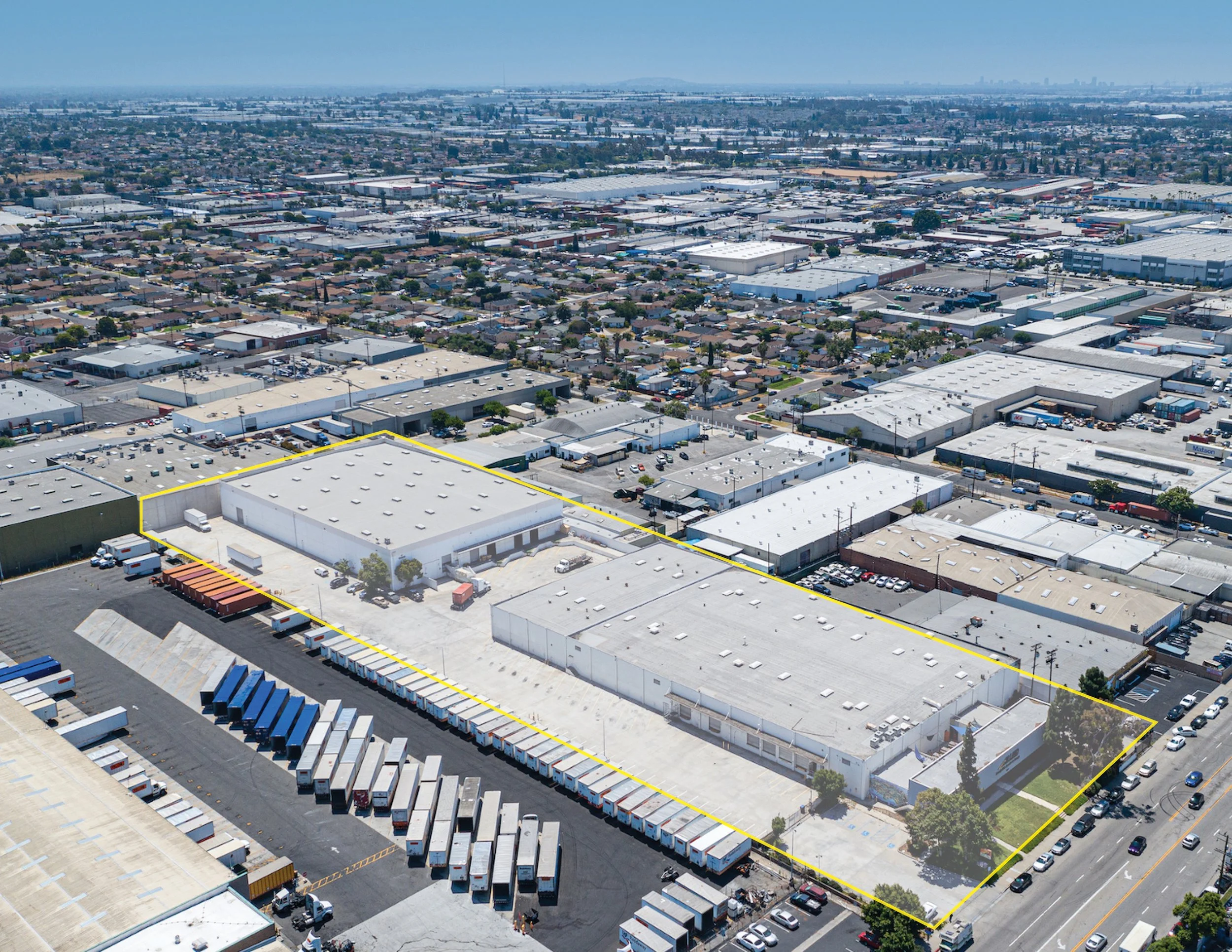 FOR SALE
15500 S Main Street, Gardena
120,881 SF Warehouse Investment Opportunity