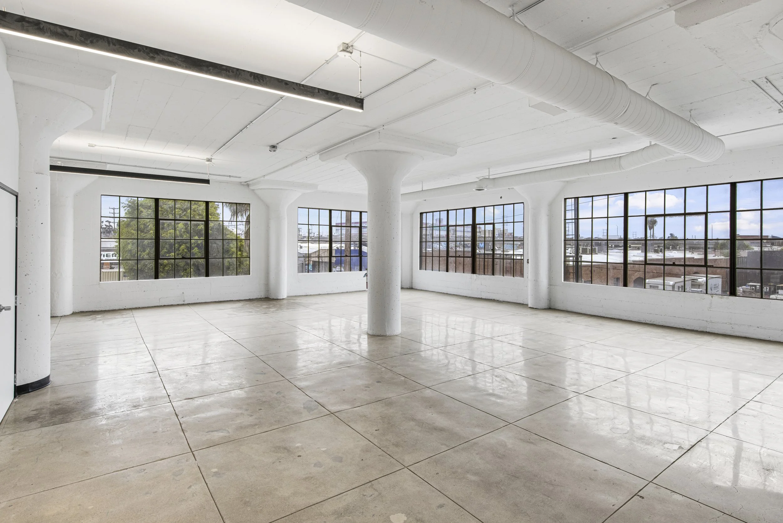FOR LEASE
1026 S Santa Fe Ave, Arts District
3 Full Floors + Roof Deck | Retail / Office / Flex