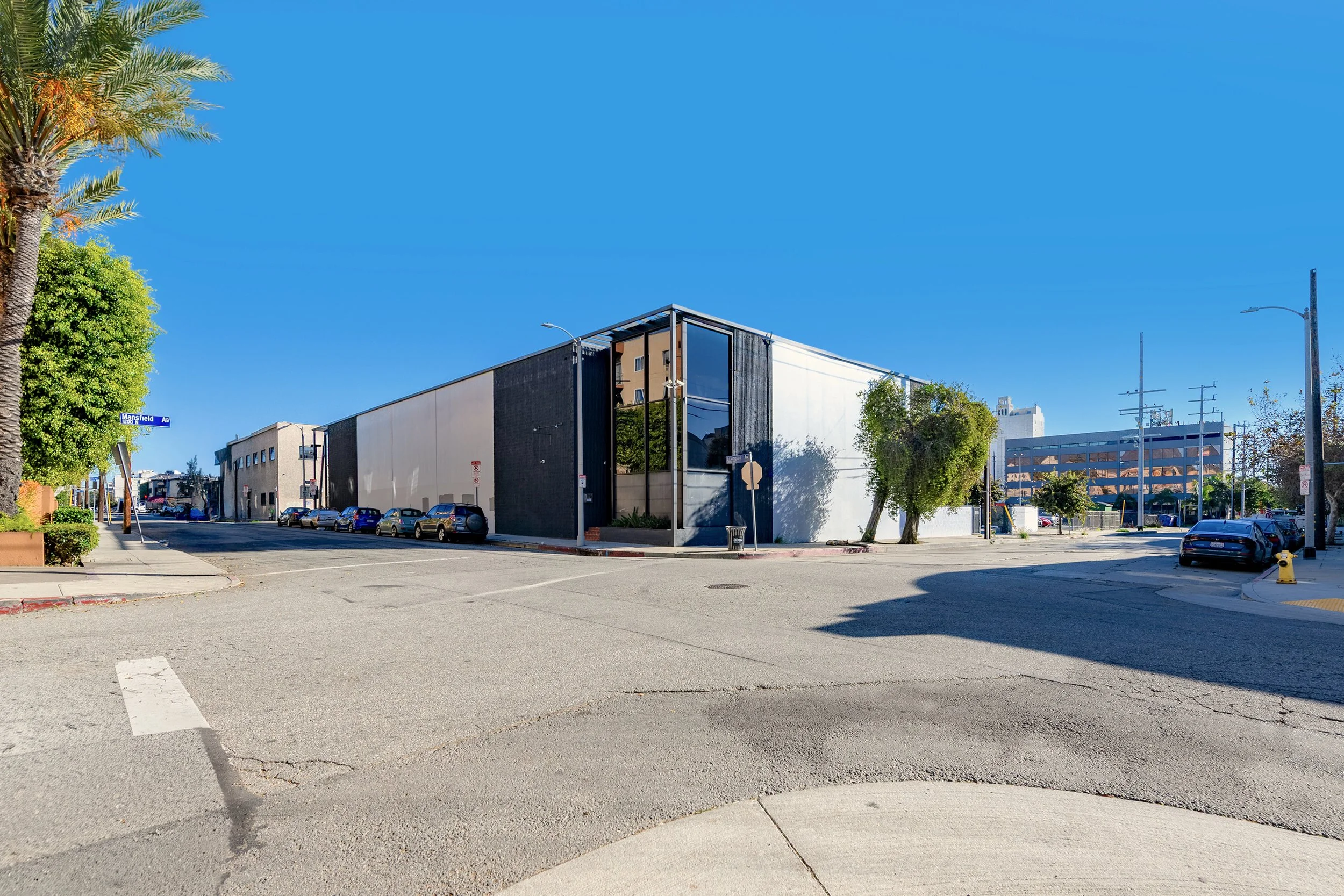 FOR SALE + LEASE
6860 Lexington Ave, Los Angeles
Owner/User + Investment Opportunity