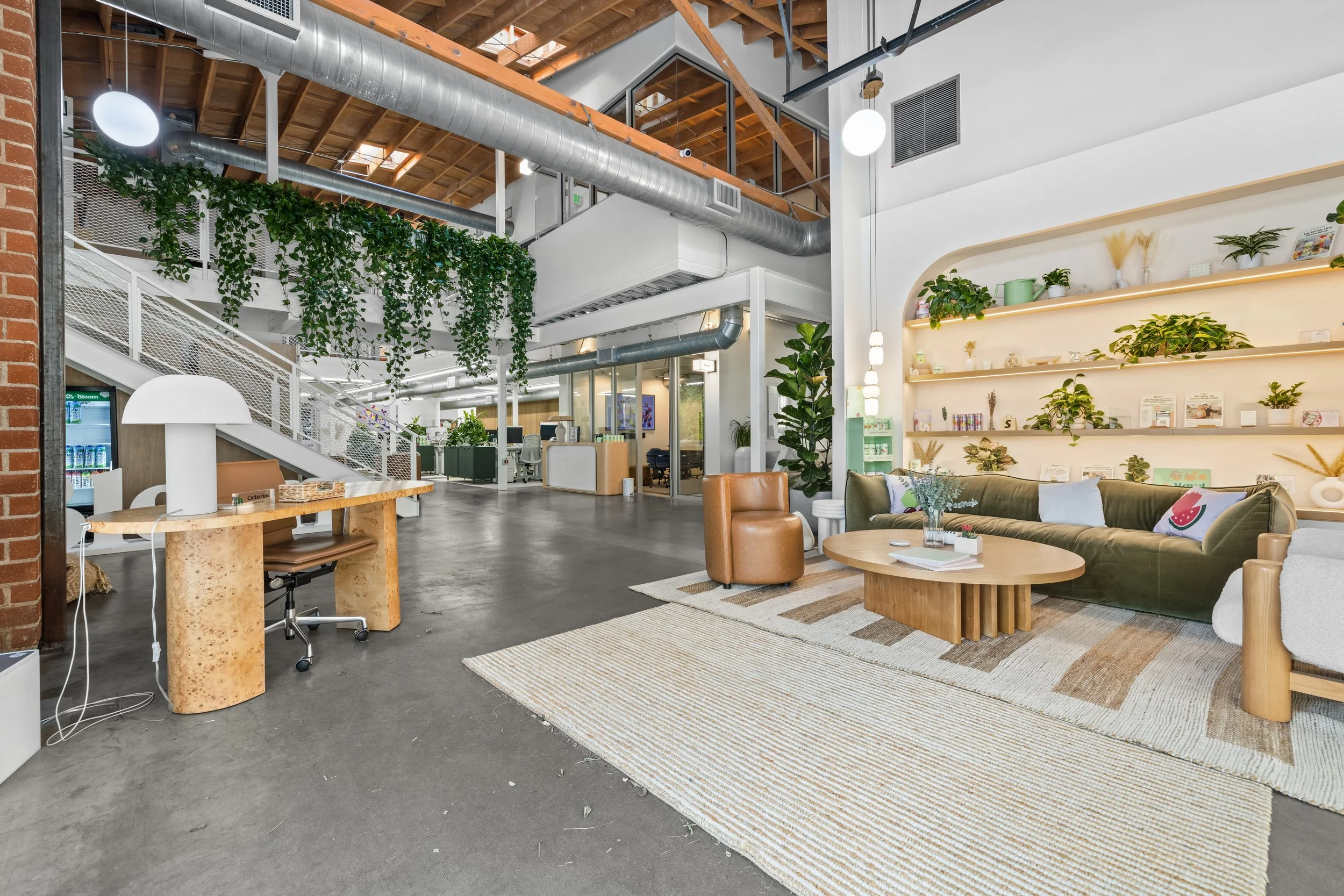 FOR LEASE
523 Victoria Ave, Venice
Creative Office Compound Sublease