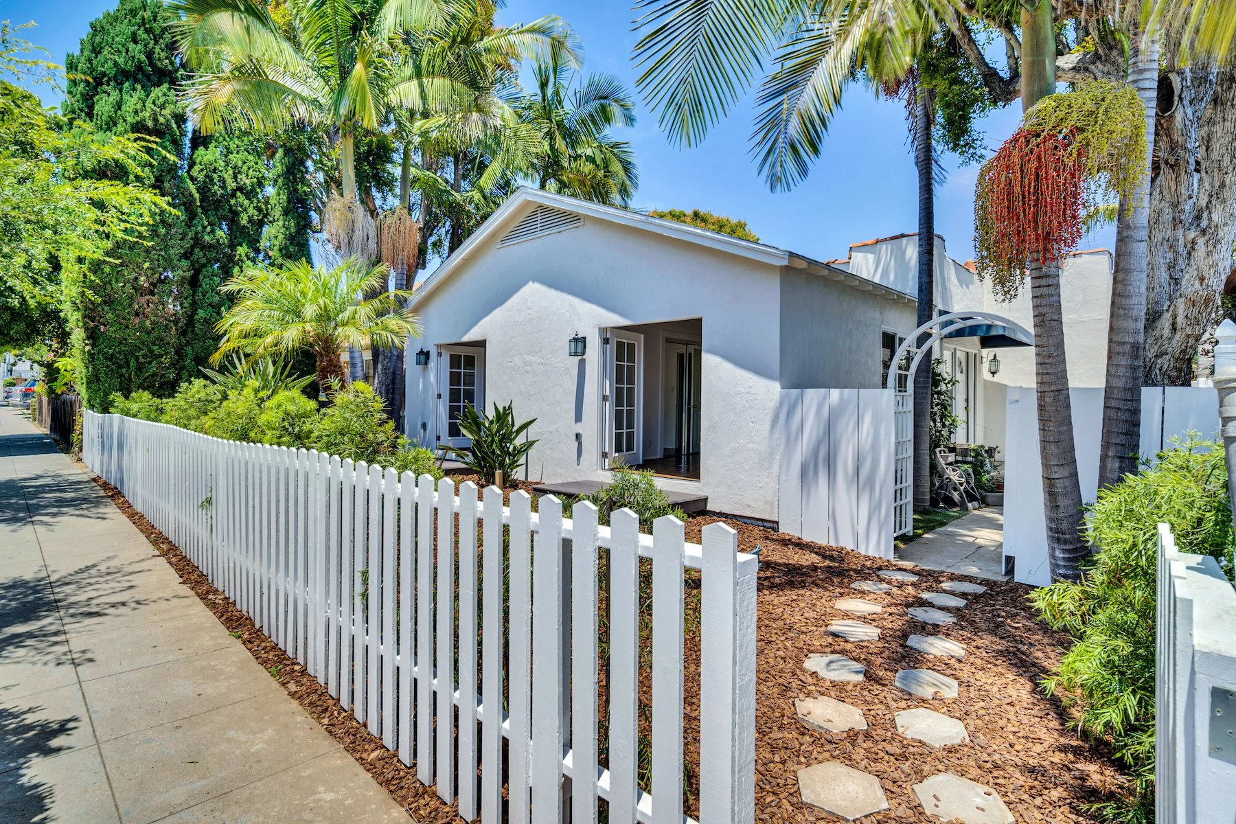 FOR SALE
1231 17th Street, Santa Monica
5-Unit Multi Family
