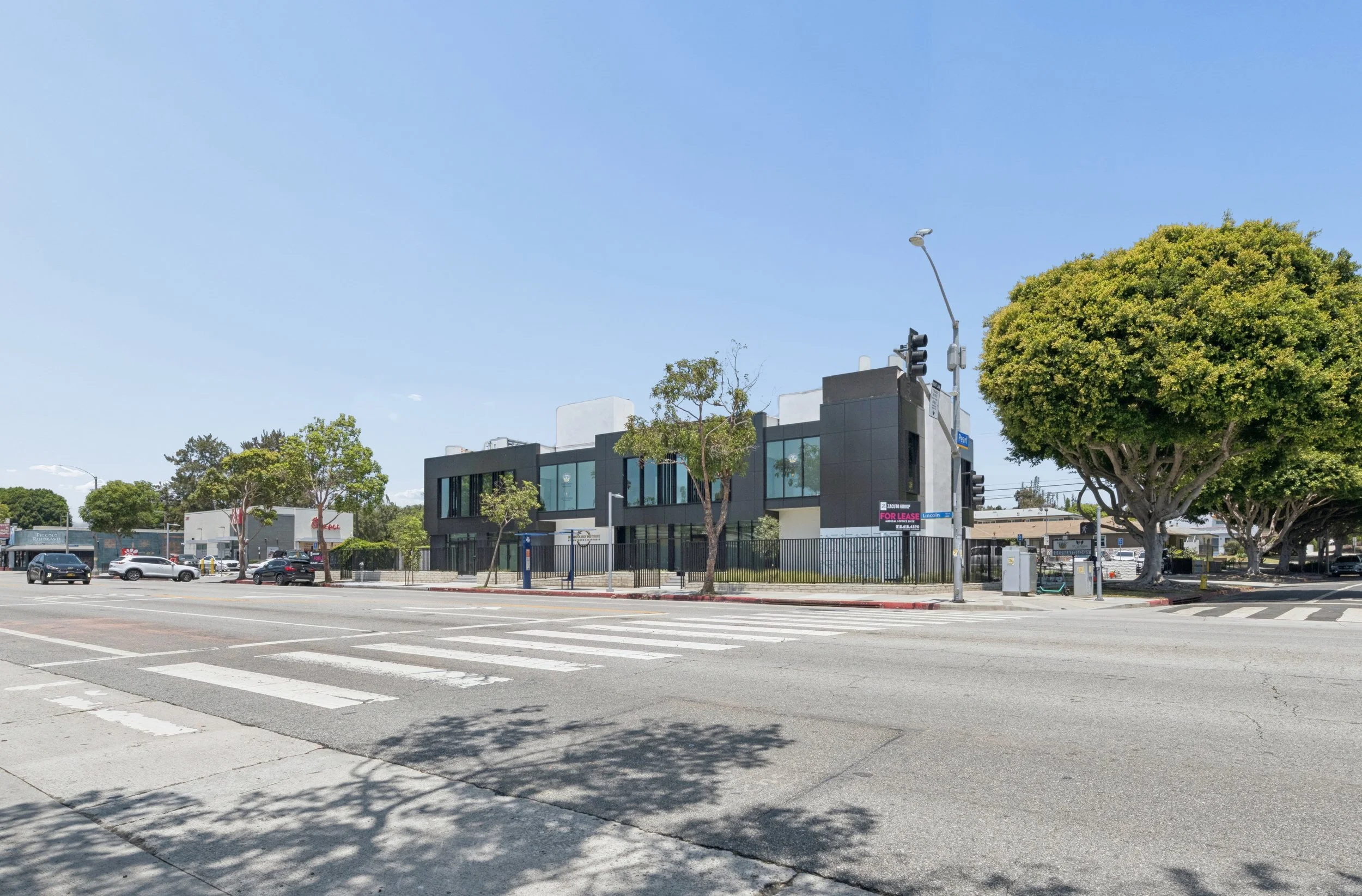 FOR LEASE
2221 Lincoln Blvd, Santa Monica
Brand New Medical Office Suite