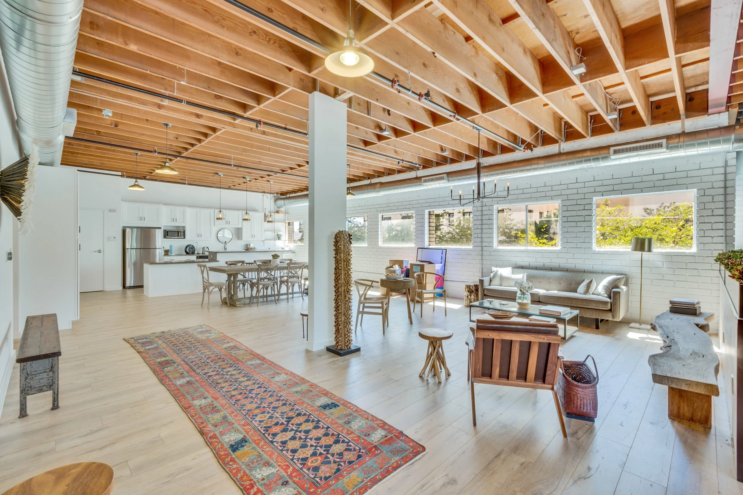 FOR LEASE
6515 W Sunset Blvd, Hollywood
Modern Creative Office Suites