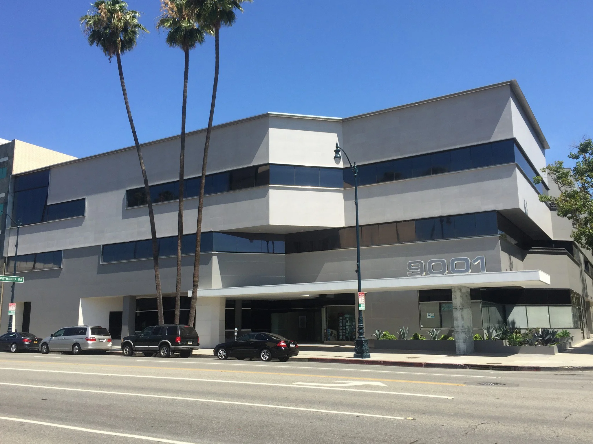 LEASED
9001 Wilshire Blvd, Beverly Hills
Prime Medical Office Suites