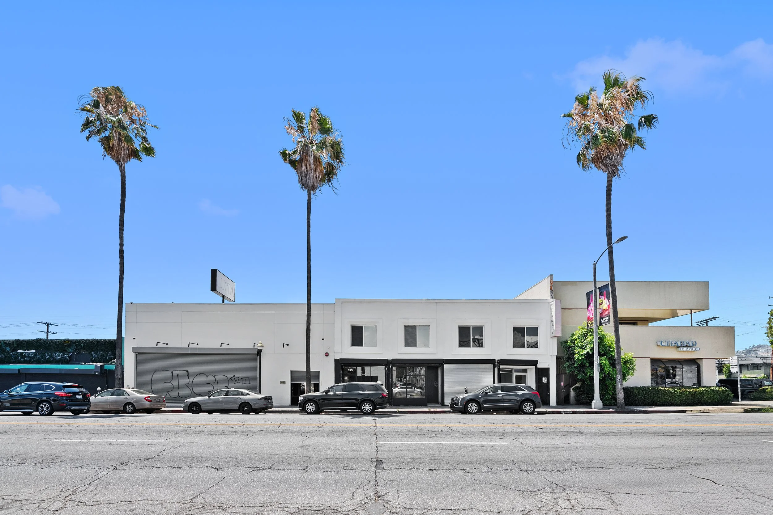 FOR SALE AND LEASE
355 N Fairfax Ave, Los Angeles
Mixed-Use Retail Building / Beverly & Fairfax