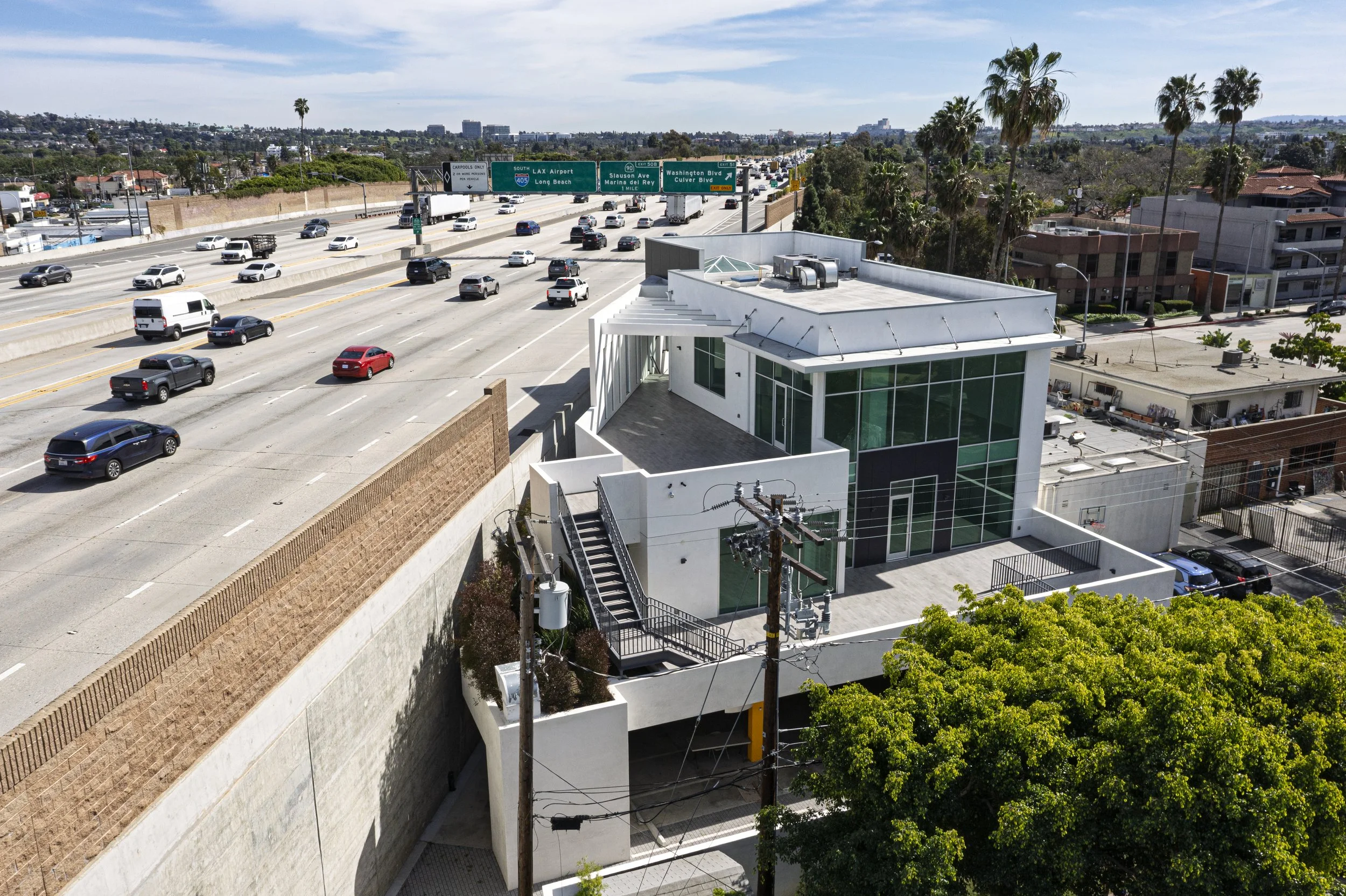 FOR SALE
11259 Washington Boulevard
Full Building + 405 Freeway Visibility