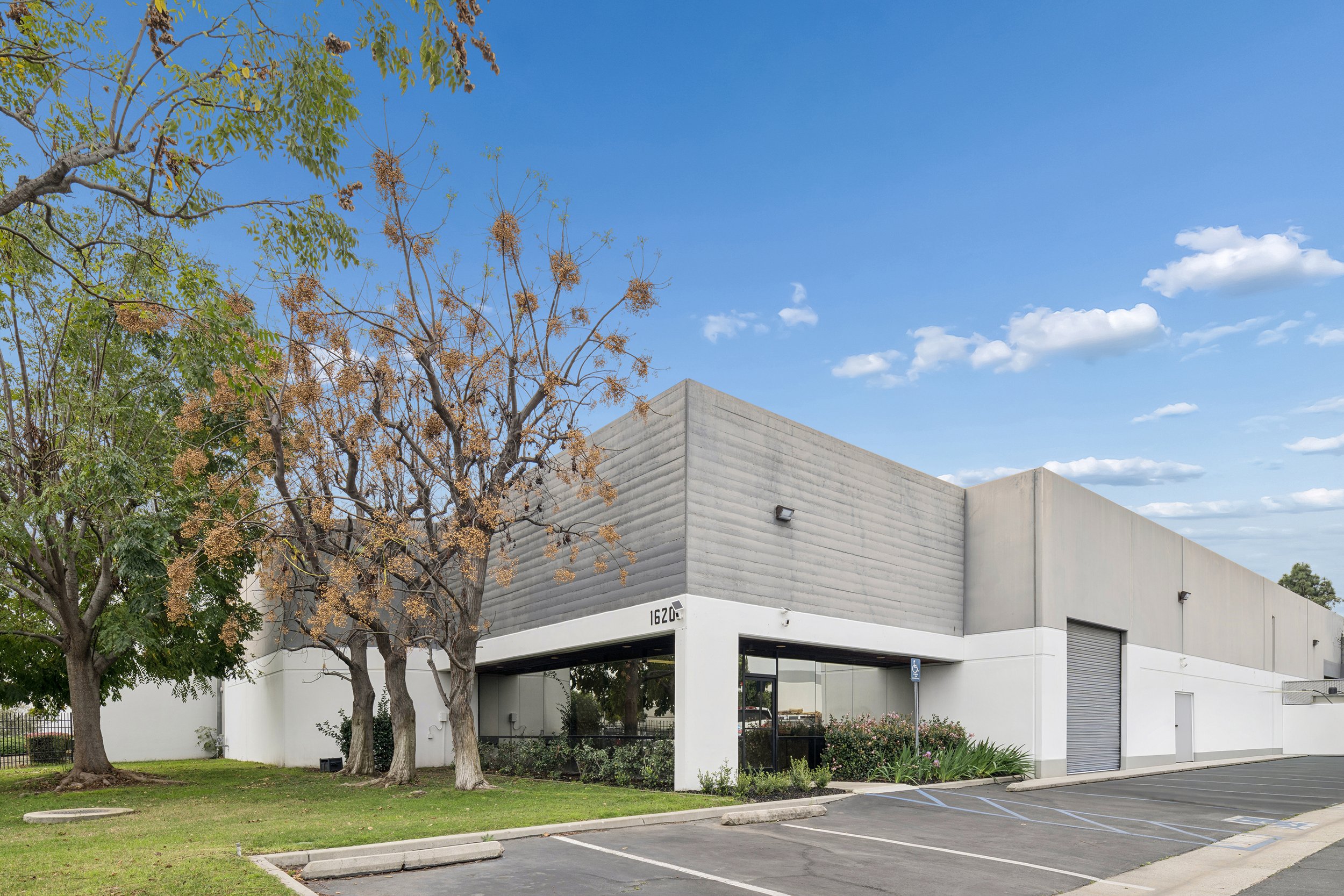 FOR SALE
1620 S Marigold Pl, Ontario
12,746 SF Warehouse + Office - 100% HVAC
