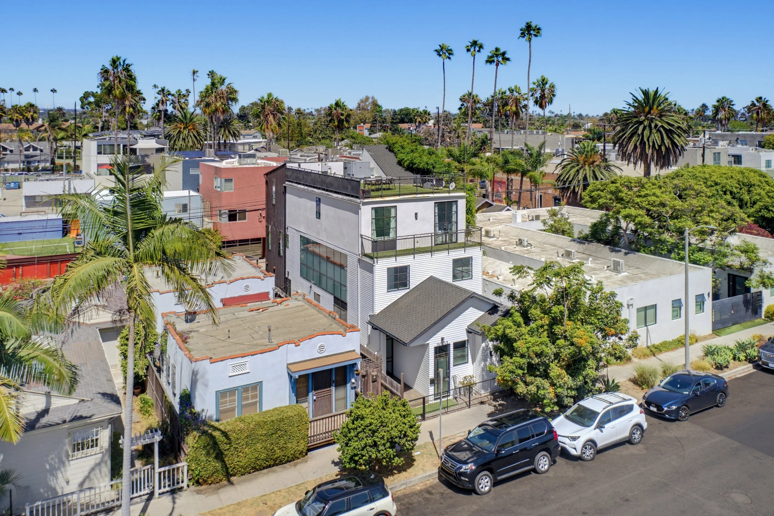 FOR SALE
1317 Cabrillo Ave, Venice
Live/Work Residence - *Buyer to Verify