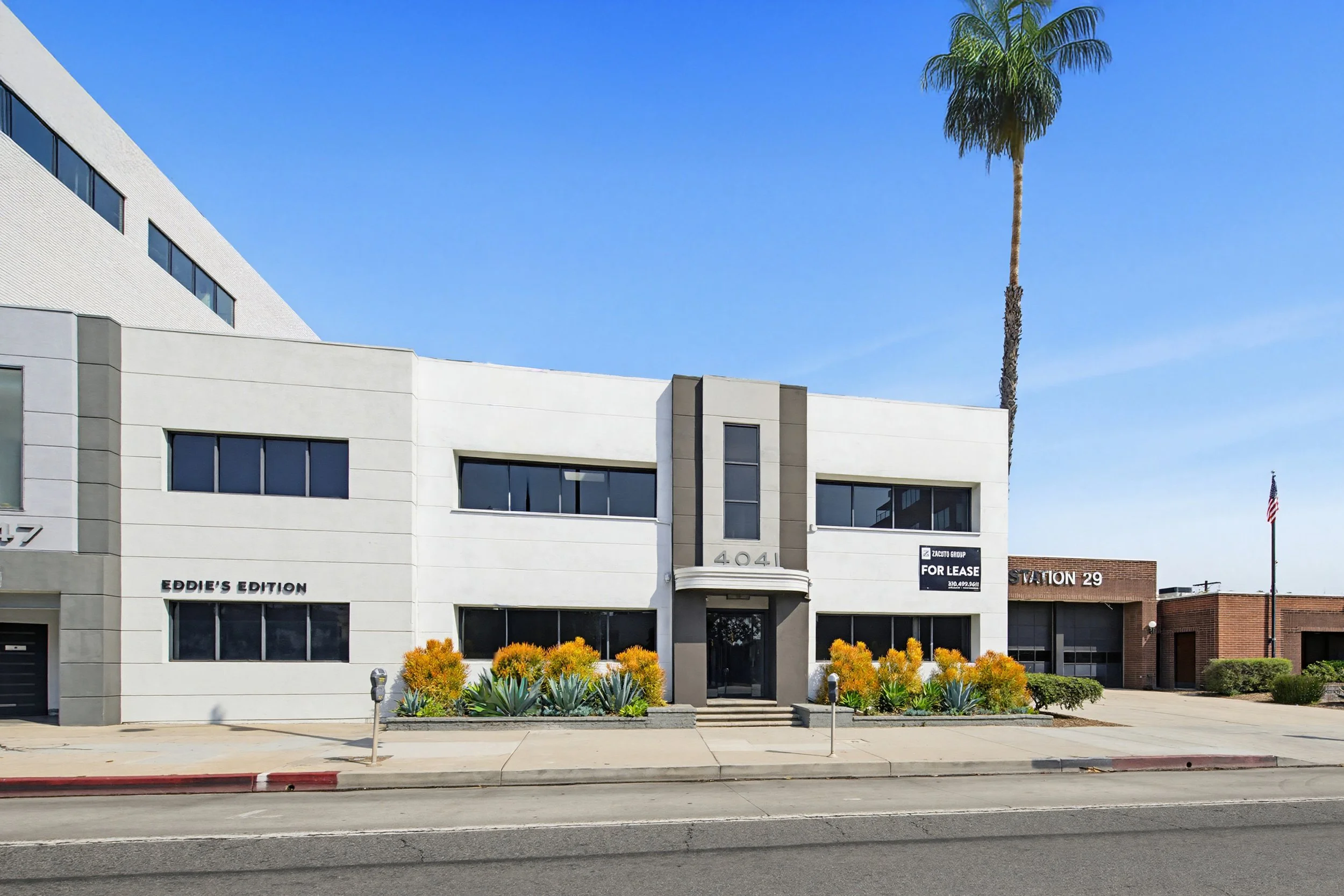 FOR LEASE
4041 Wilshire Blvd, Los Angeles
2nd Full Fl Office + New Upgrades Throughout