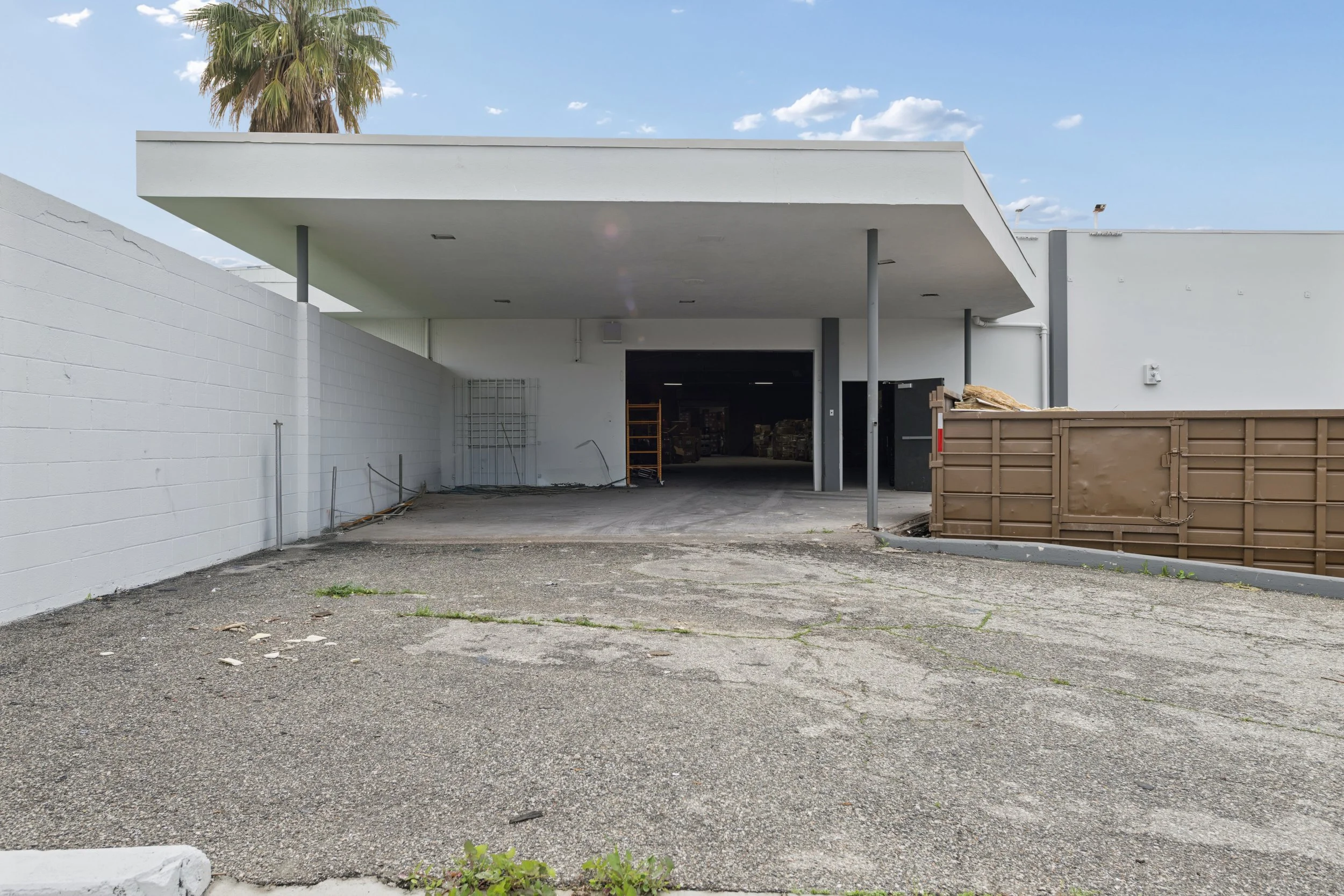 FOR LEASE
13501 Main Street, Los Angeles
Industrial Warehouse | Storage 