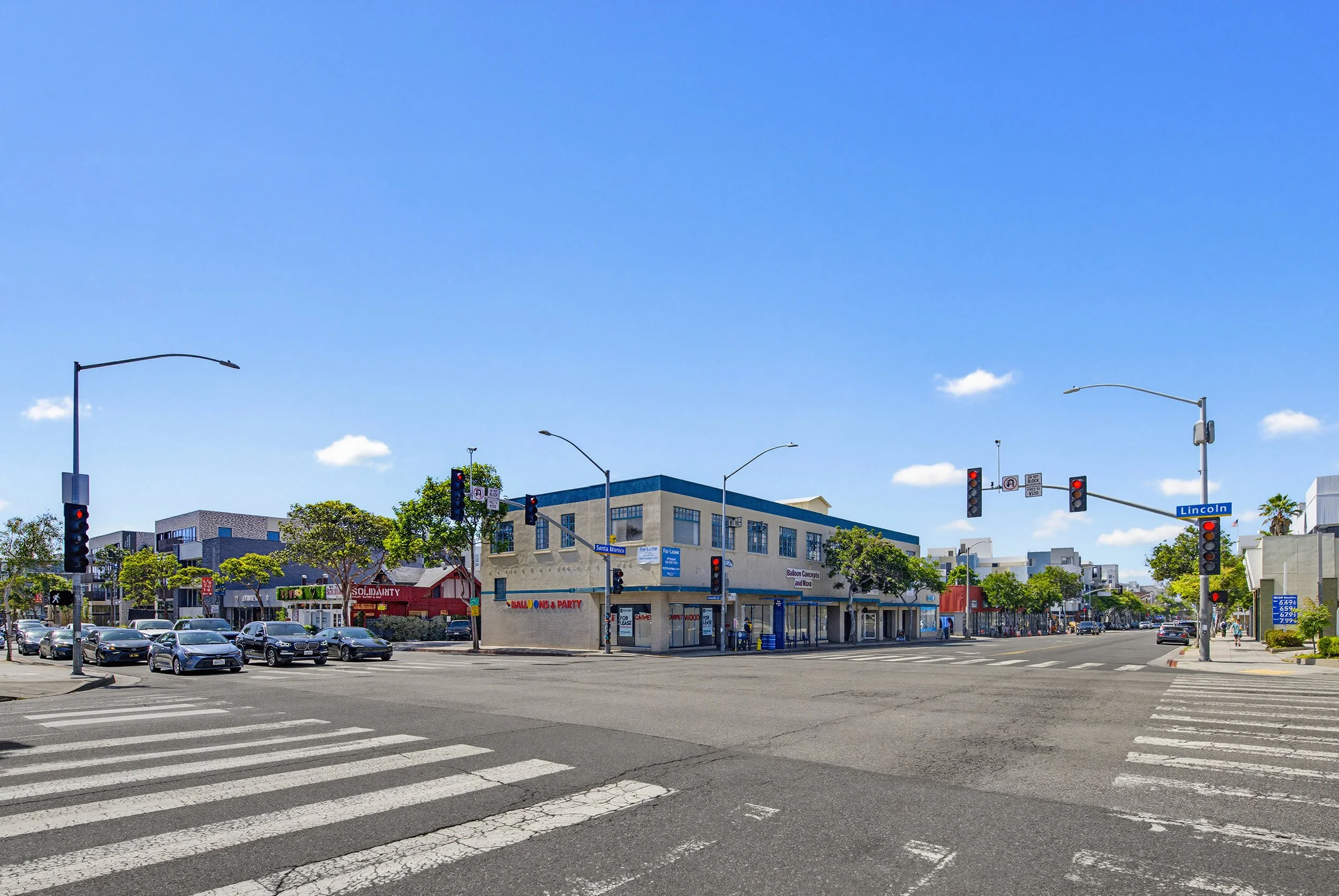 FOR LEASE
734 Santa Monica Blvd, Santa Monica
High Visibility Corner Retail / Showroom