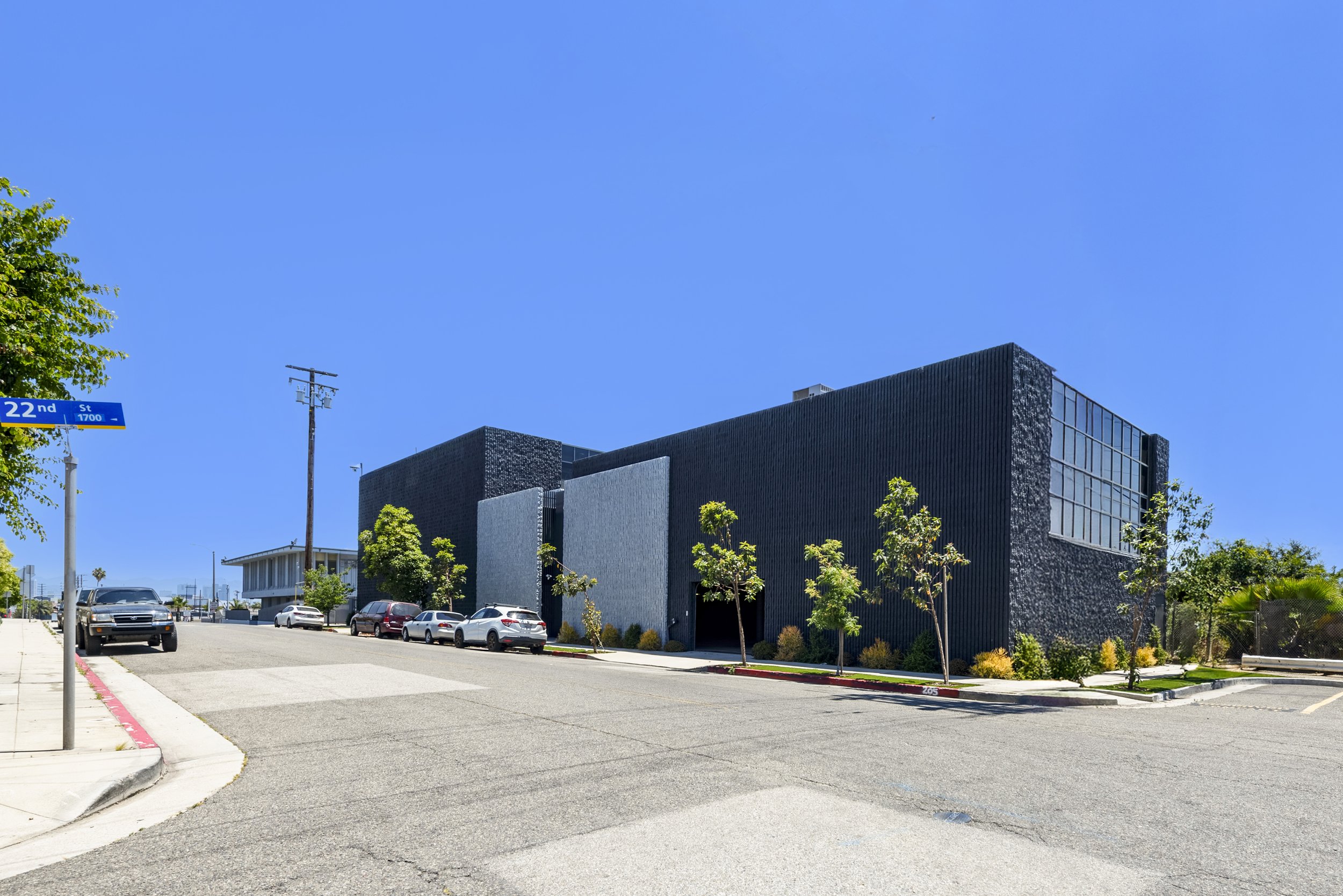 FOR LEASE
2200 Michigan Ave, Santa Monica
Creative Office Compound with Large Patio