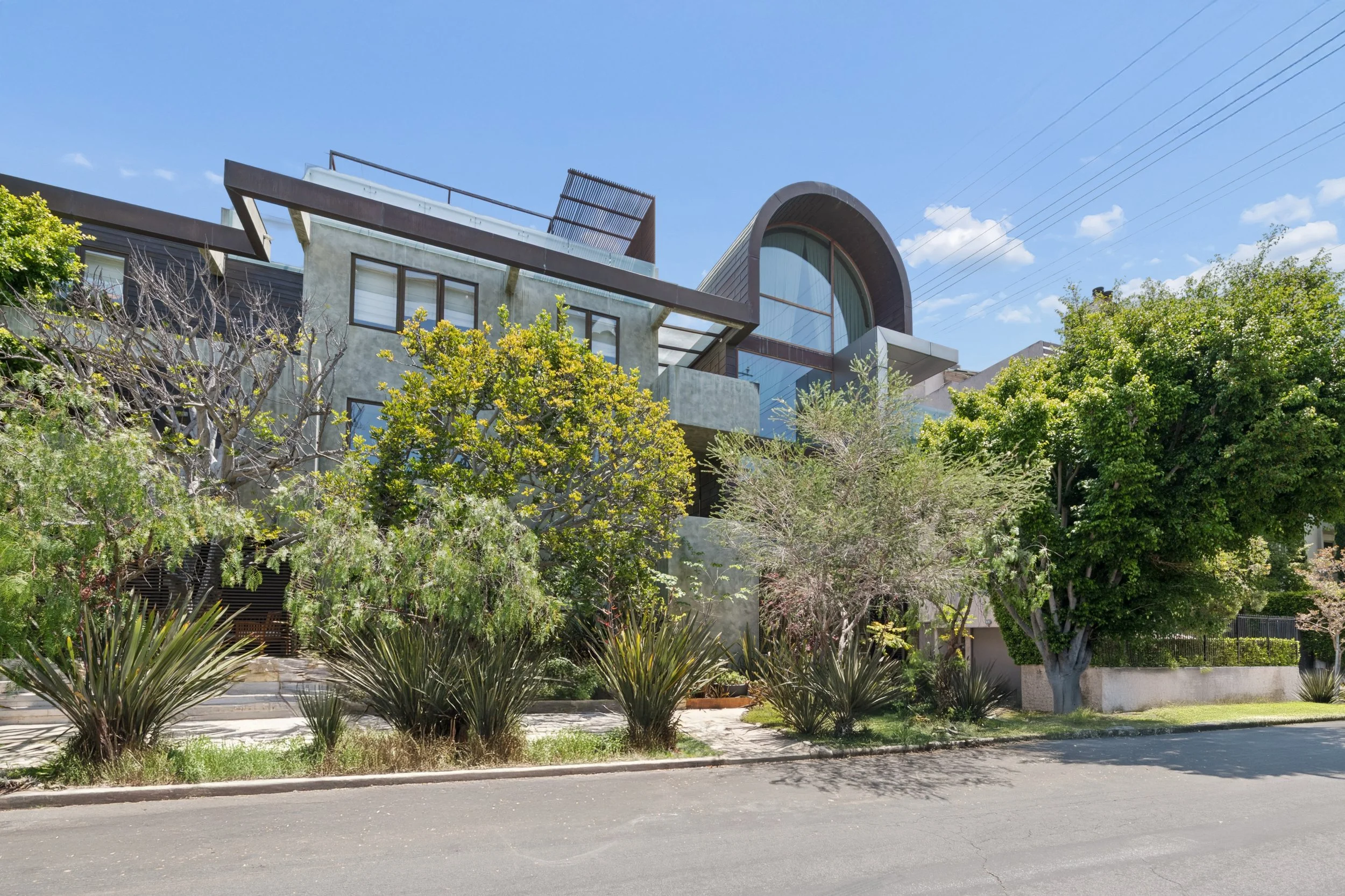 FOR LEASE
1806 Thayer Ave, Century City
Live/Work Creative Office Loft