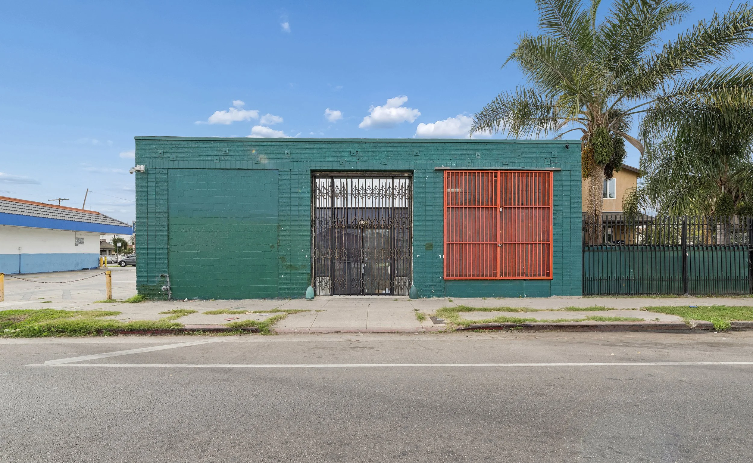 FOR SALE
6215 S San Pedro St, Los Angeles
Owner-User Mixed-Use Office | Retail | Flex