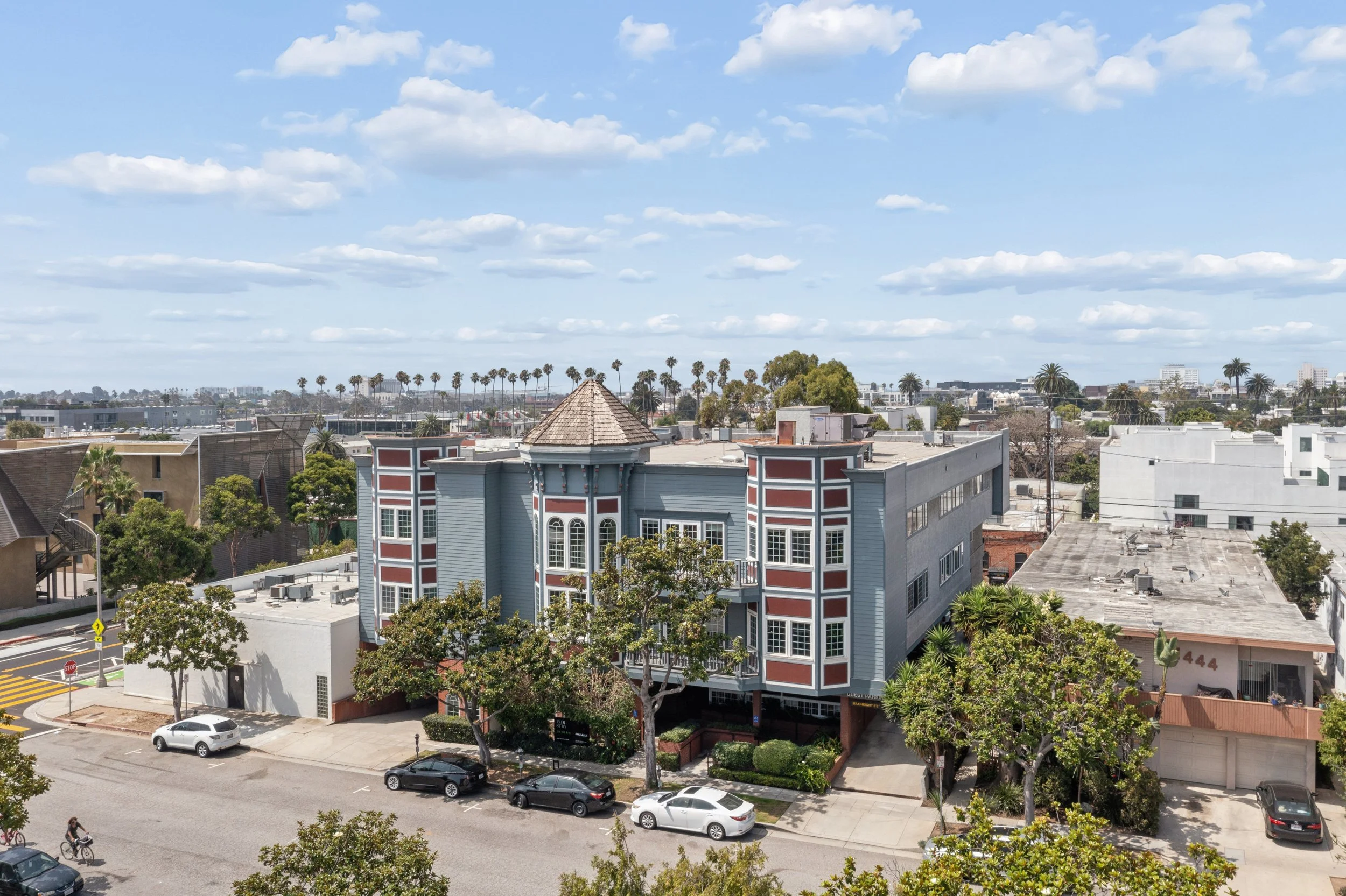 FOR SALE/LEASE
1448 15th Street, Santa Monica
Owner-User Shell Condition Asset