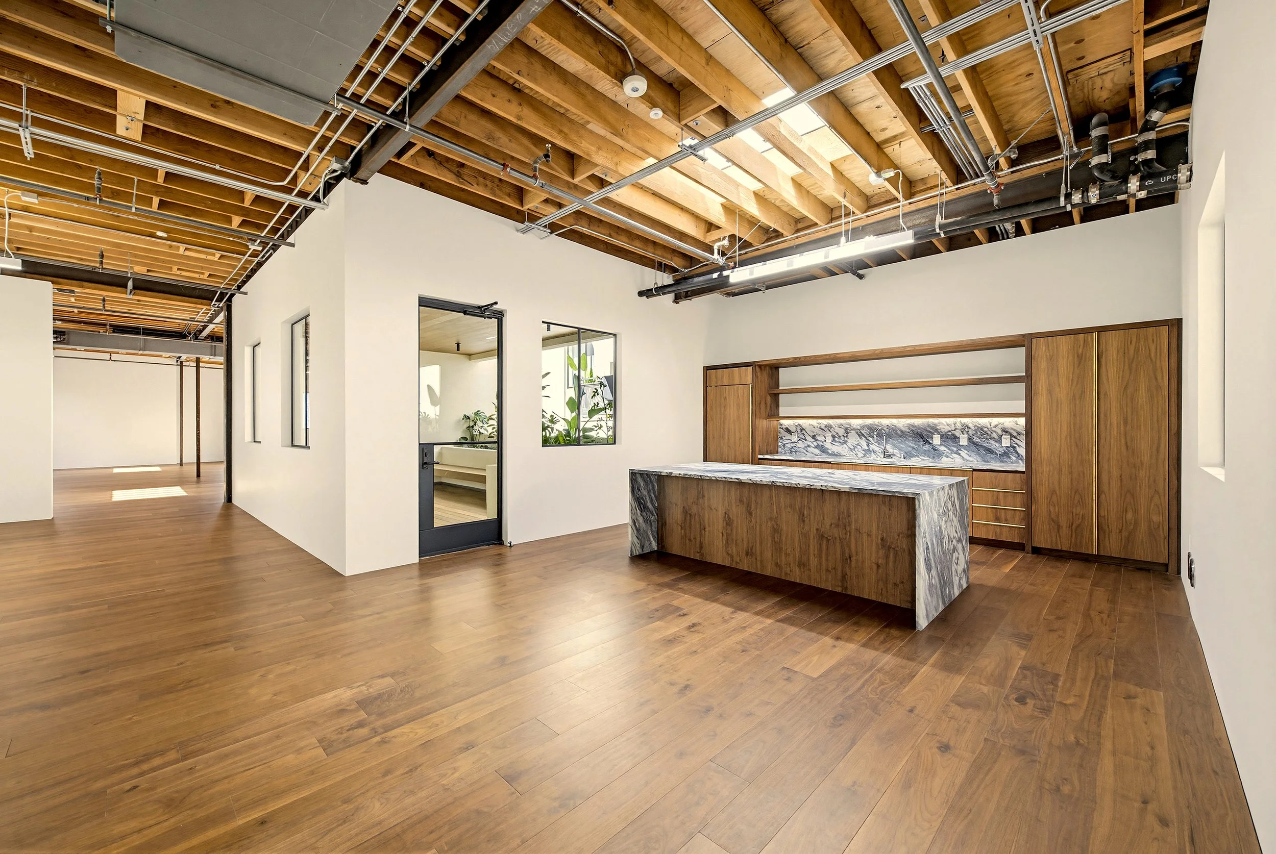 FOR LEASE
1540 7th Street, Santa Monica
High Design Full Floor Offices