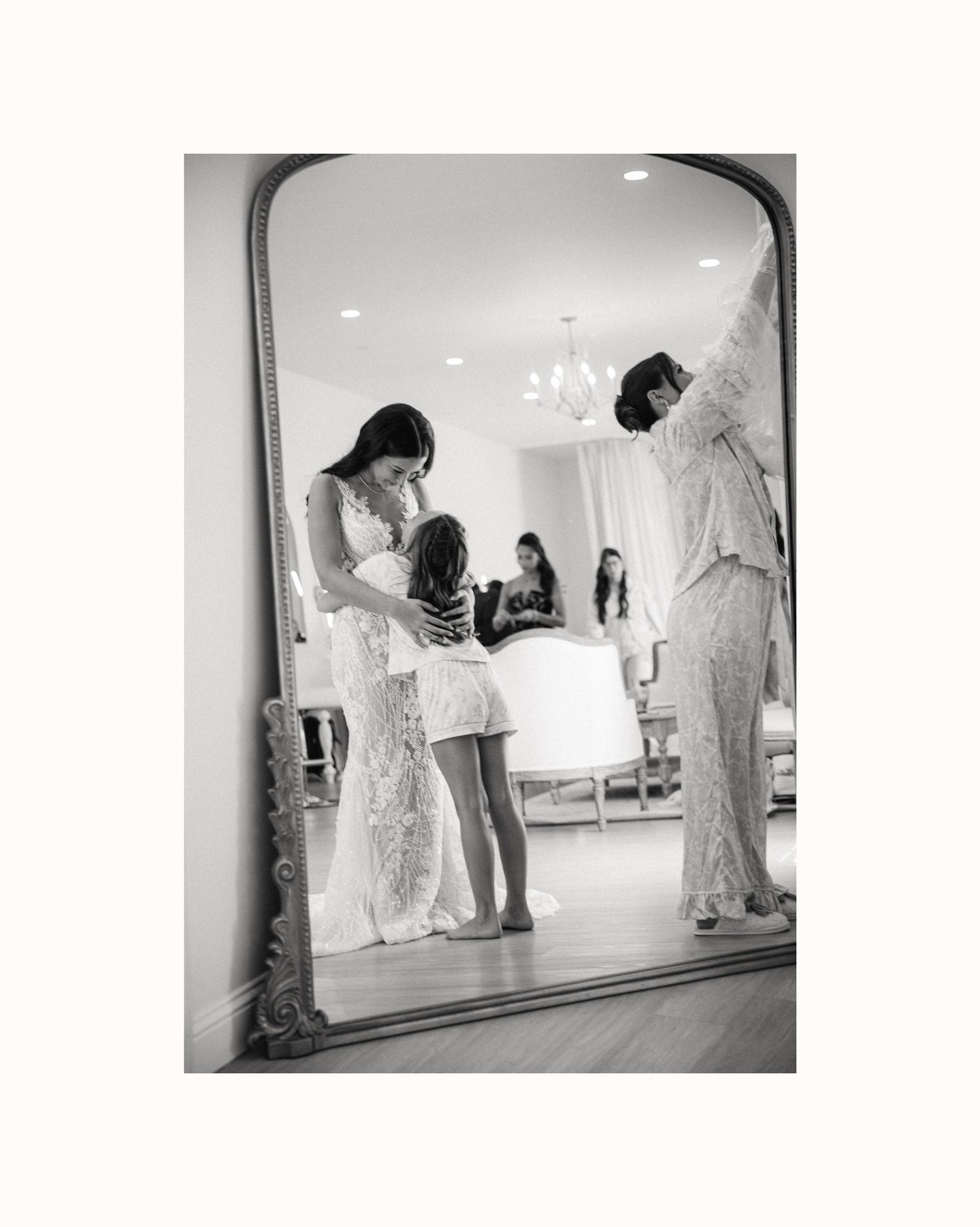 been loving black &amp; white moments lately 🥹

shot with @thepowersphoto :)

#arkansasphotographer #nwaphotographer #bentonvillephotographer 
#elopementphotographers #arkansaselopementphotographer #arkansasweddingphotographer #arweddingphotographer