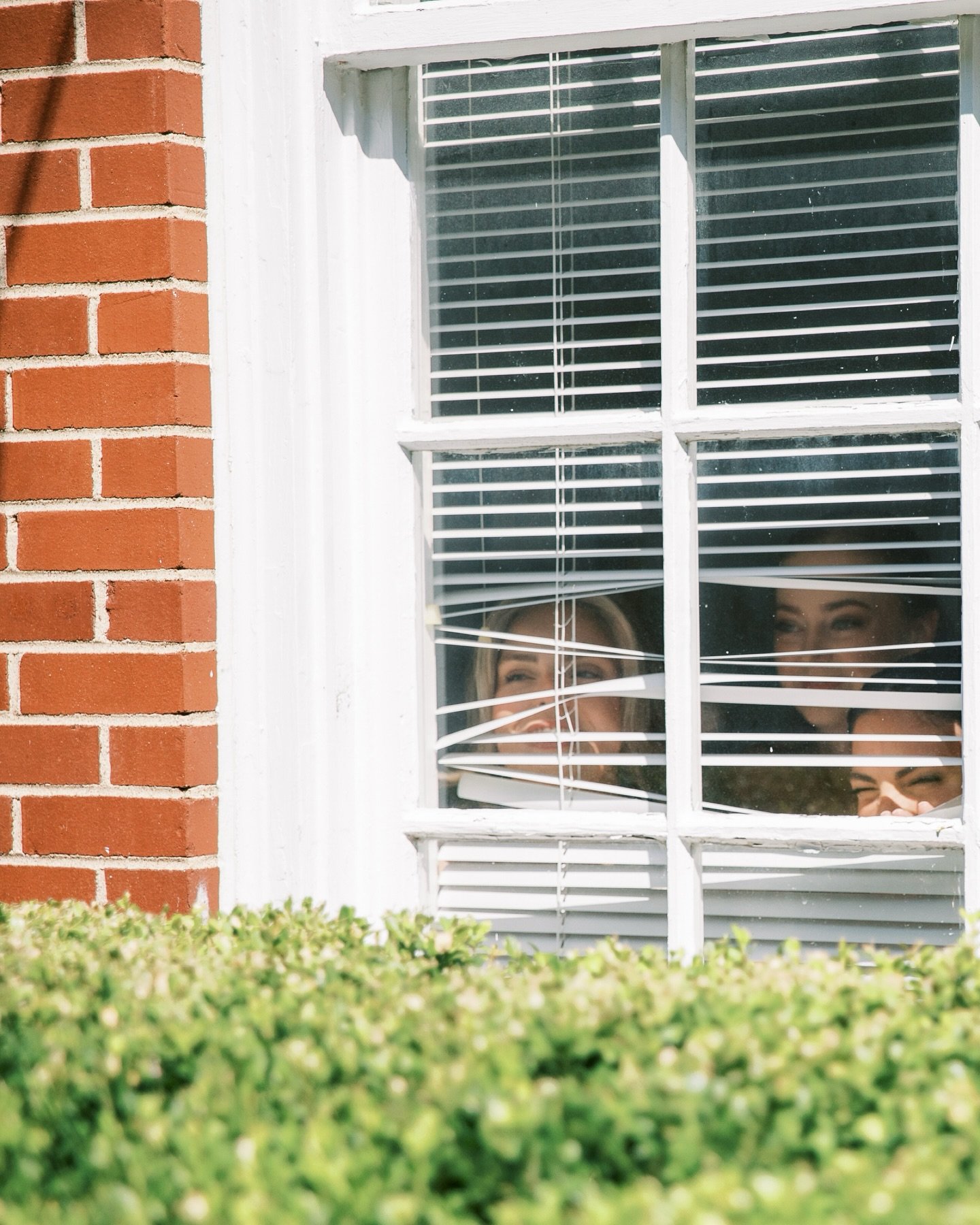 🫠cause it&rsquo;s too cute a moment not to

shot w/ @emmafarrphoto :)

#arkansasphotographer #nwaphotographer #bentonvillephotographer 
#elopementphotographers #arkansaselopementphotographer #arkansasweddingphotographer #arweddingphotographer #nwawe