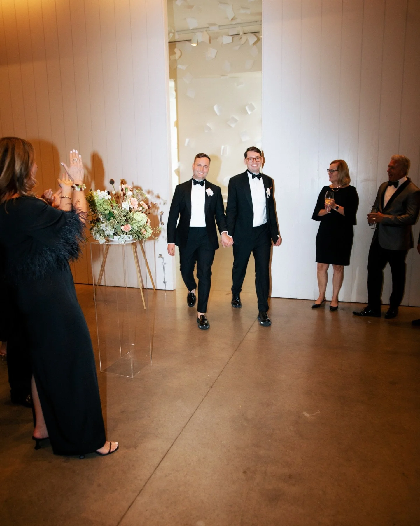 museum wedding pt 1 🖤

#arkansasphotographer #nwaphotographer #bentonvillephotographer 
#elopementphotographers #arkansaselopementphotographer #arkansasweddingphotographer #arweddingphotographer #nwaweddingphotographer Arkansas Elopement Photographe