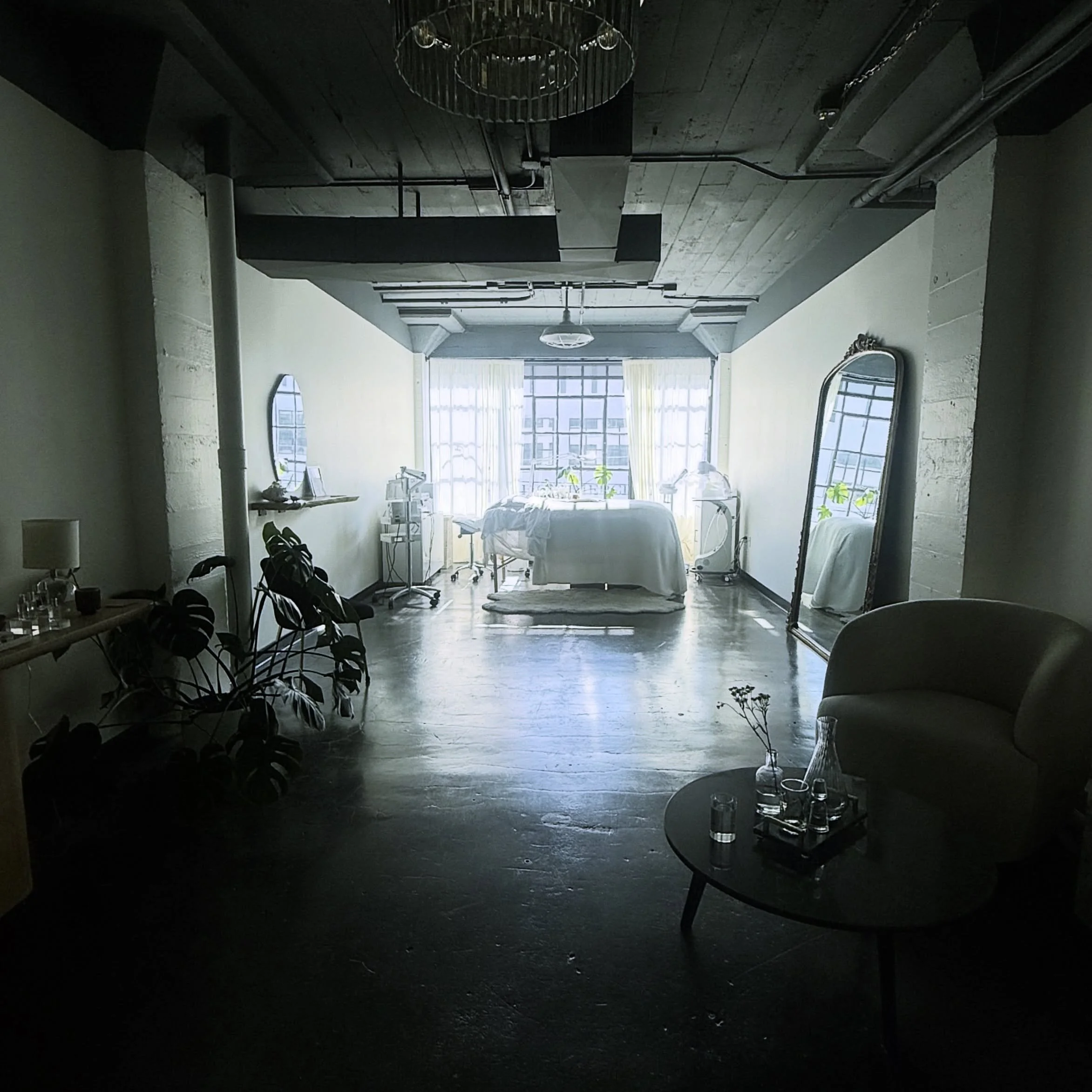 Come cool off in the studio! The Astrodome Oxygen Facial is the perfect summer skin refresher. 

#portland #portlandskincare #portlandesthetician #portlandfacials