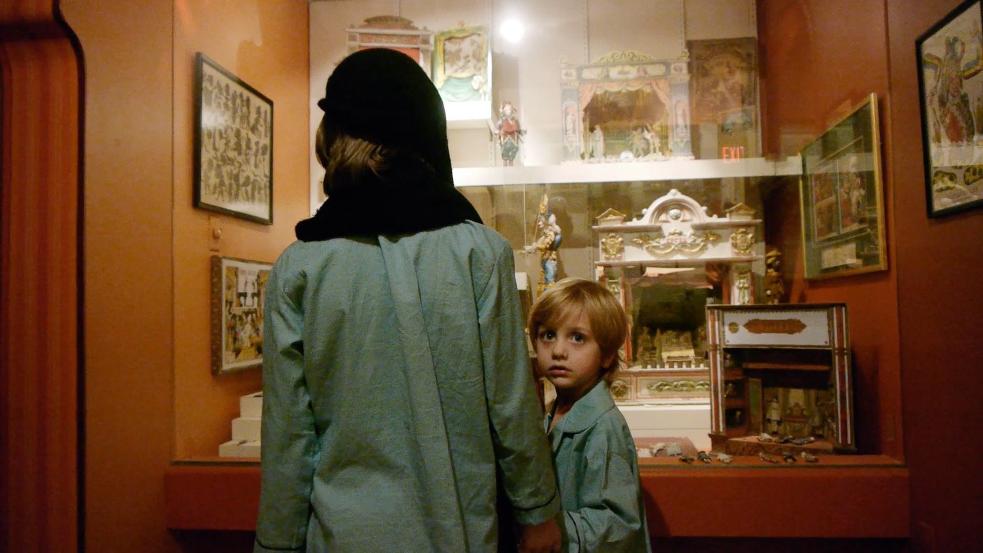 Performance in The National Toy and Miniature Museum (photo credit: Jori Sackin)