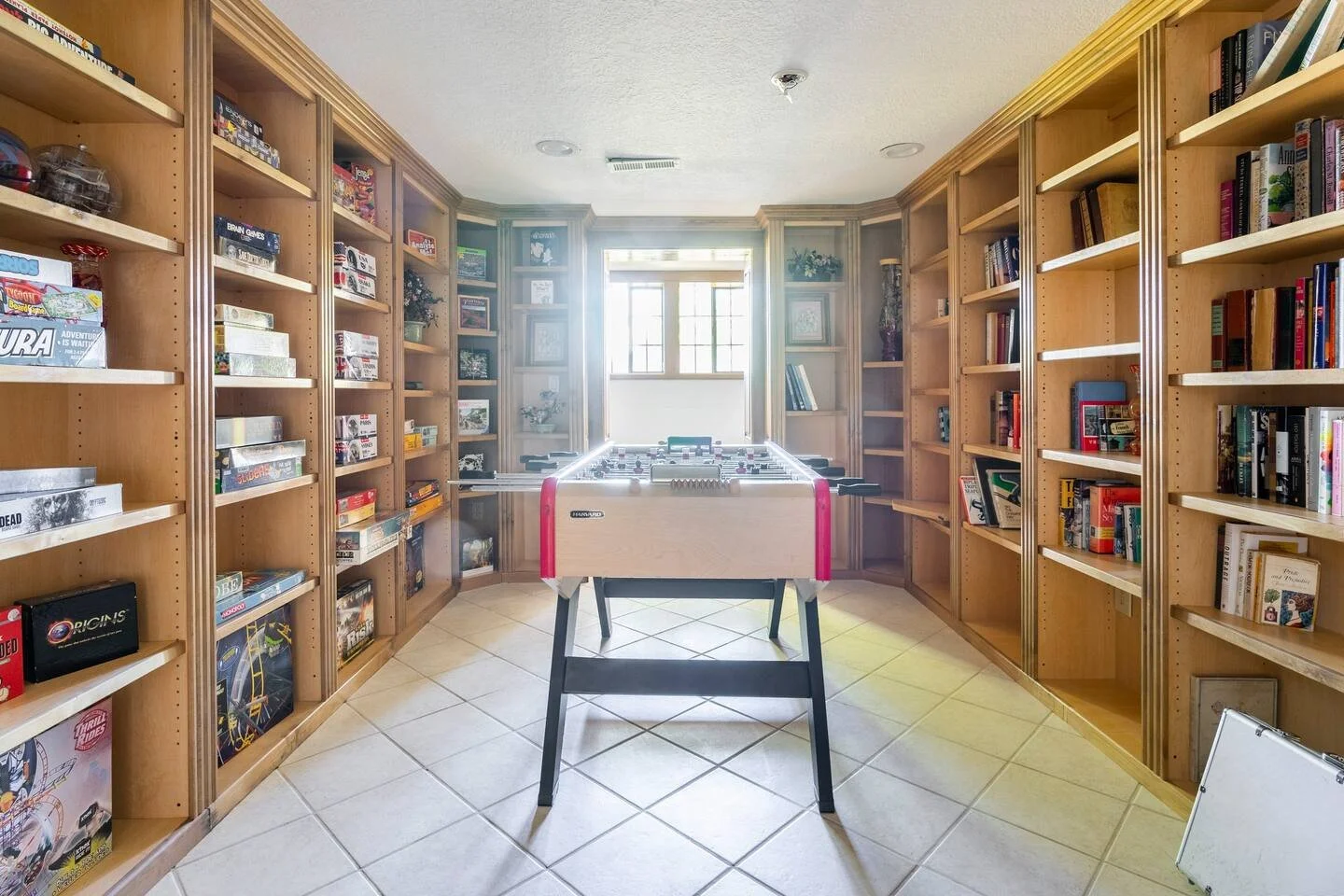 Sophari short-term rental amenities -- game room