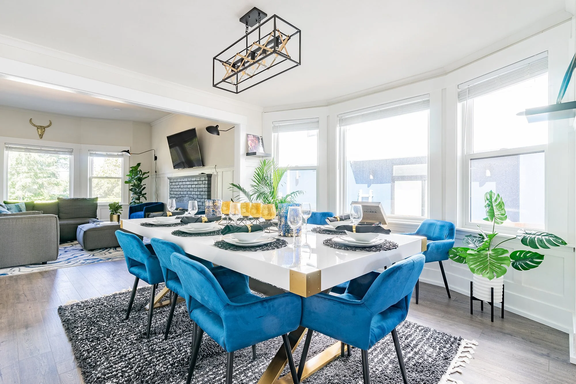 Perfect for Families &amp; Groups: Stylish West Seattle Home with 7 Bedrooms