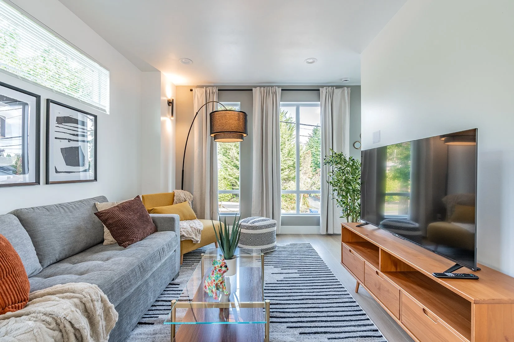 Modern 3BR Seattle Home for Groups or Large Families