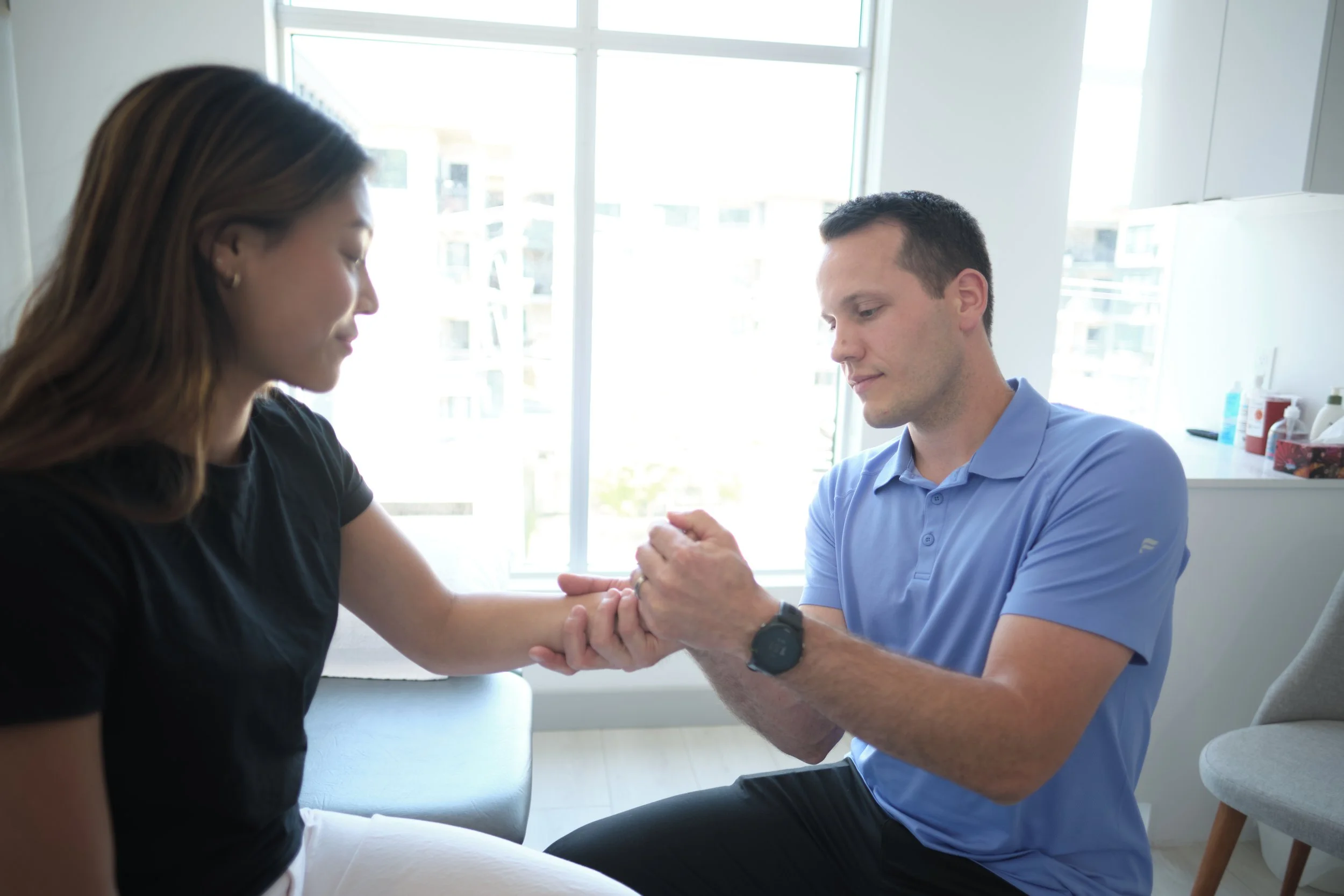 Davin Mackenzie physiotherapist assisting a client at Aeris Physiotherapy in Port Moody